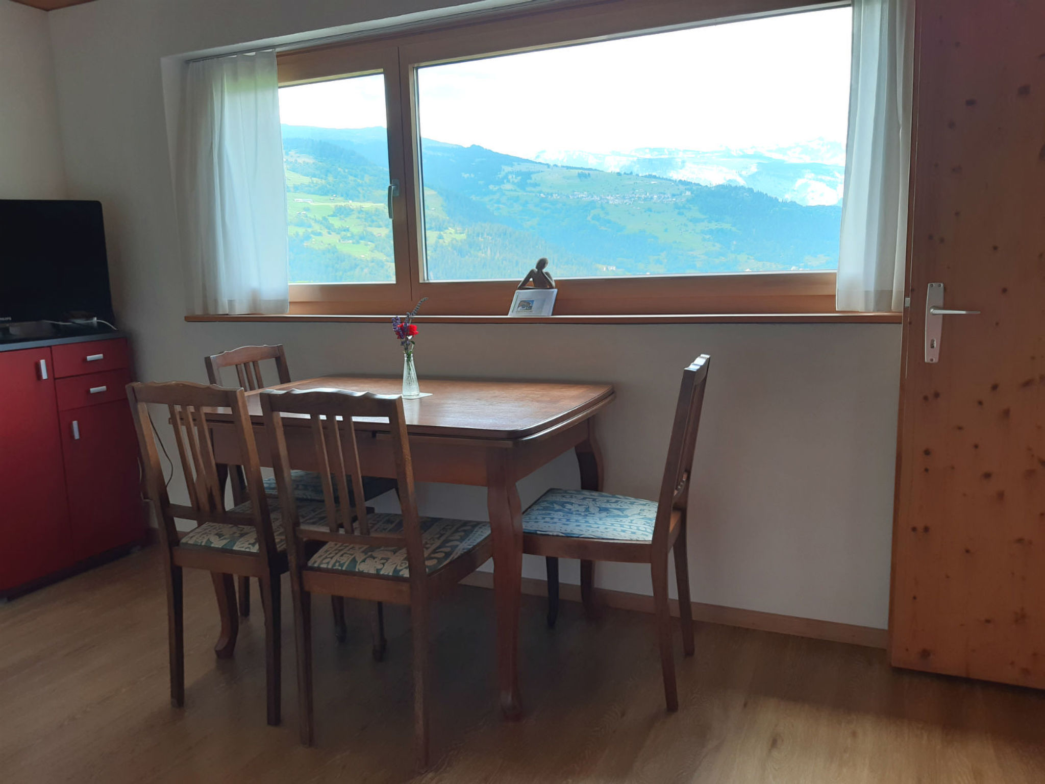 Nisals, Luven, (Luven). - Binnen