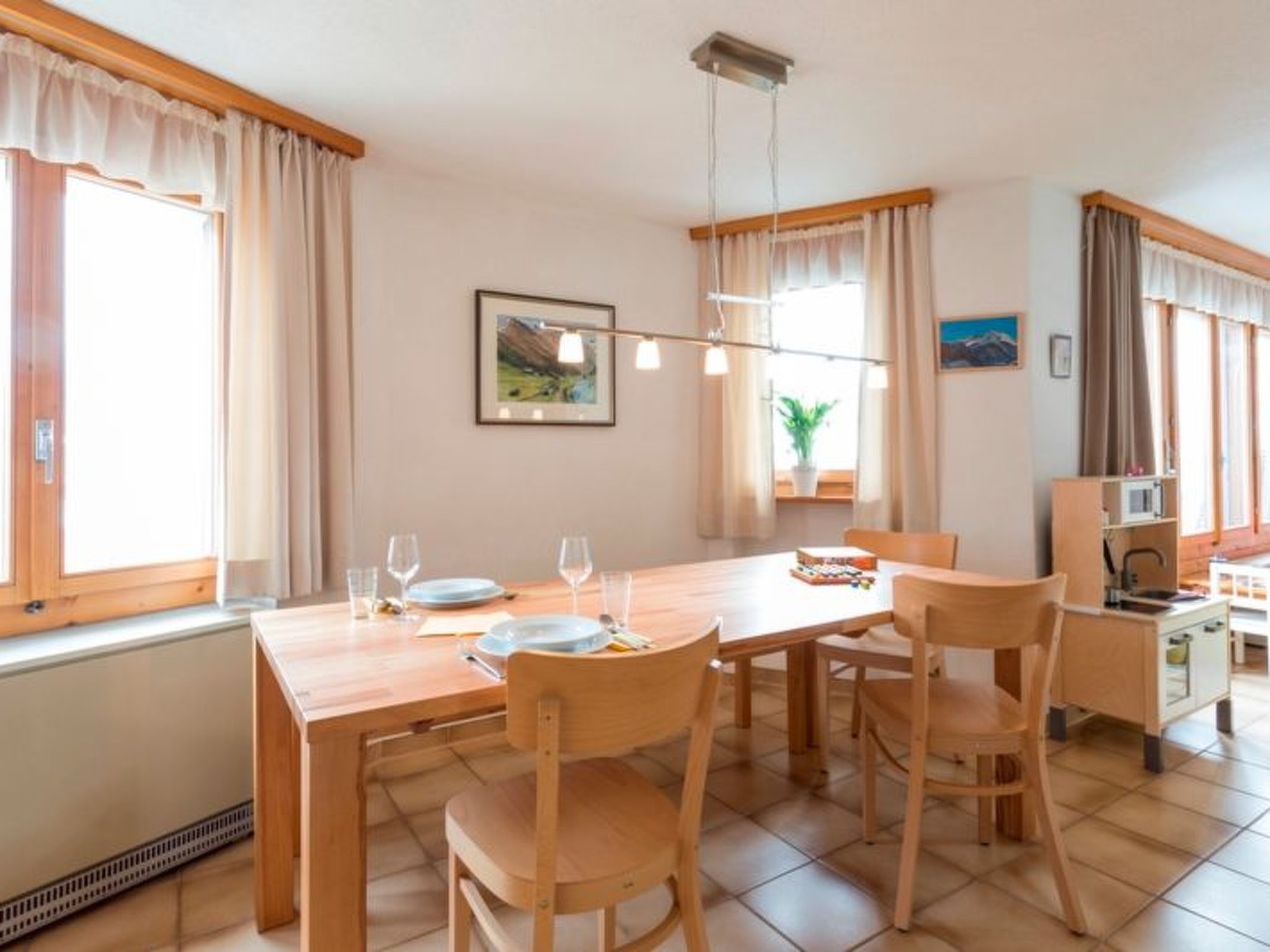 Appartement Ferienhaus Casa Lumina, Cumbel, (Cumbel), 42003B – Cuisine et coin repas, photo 13 sur 19