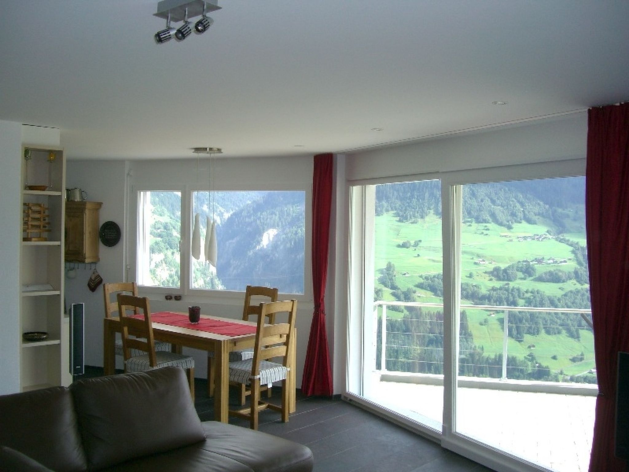 Canategia Vock, Cumbel, (Cumbel). - Inside