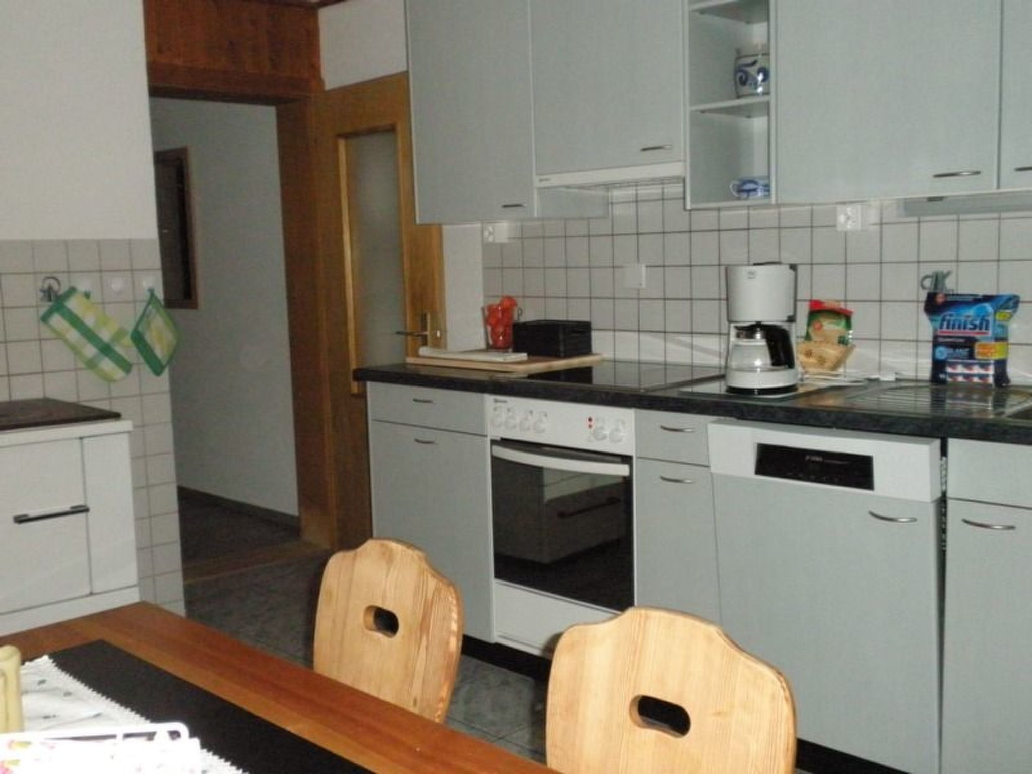 Appartement Casa Curgnun Collenberg, Morissen, (Morissen), 43002B – Cuisine et coin repas, photo 7 sur 11