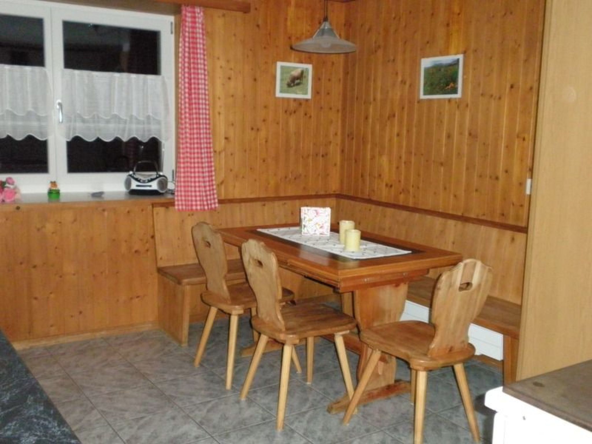Appartement Casa Curgnun Collenberg, Morissen, (Morissen), 43002B – Cuisine et coin repas, photo 8 sur 11