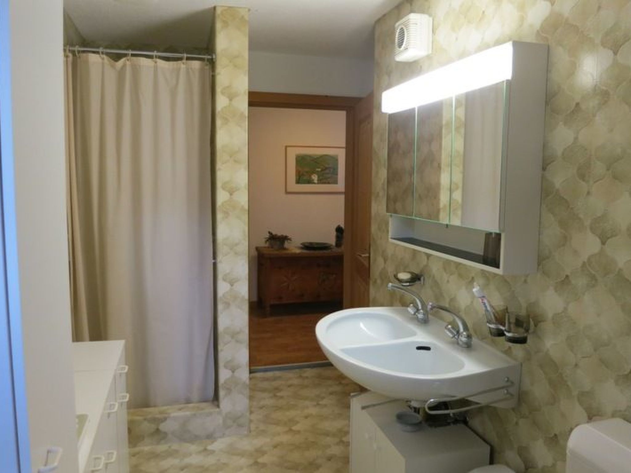 Appartement Casa Davos Cuort Good, Vella, (Vella), 44004B – Salle de bains, photo 17 sur 20