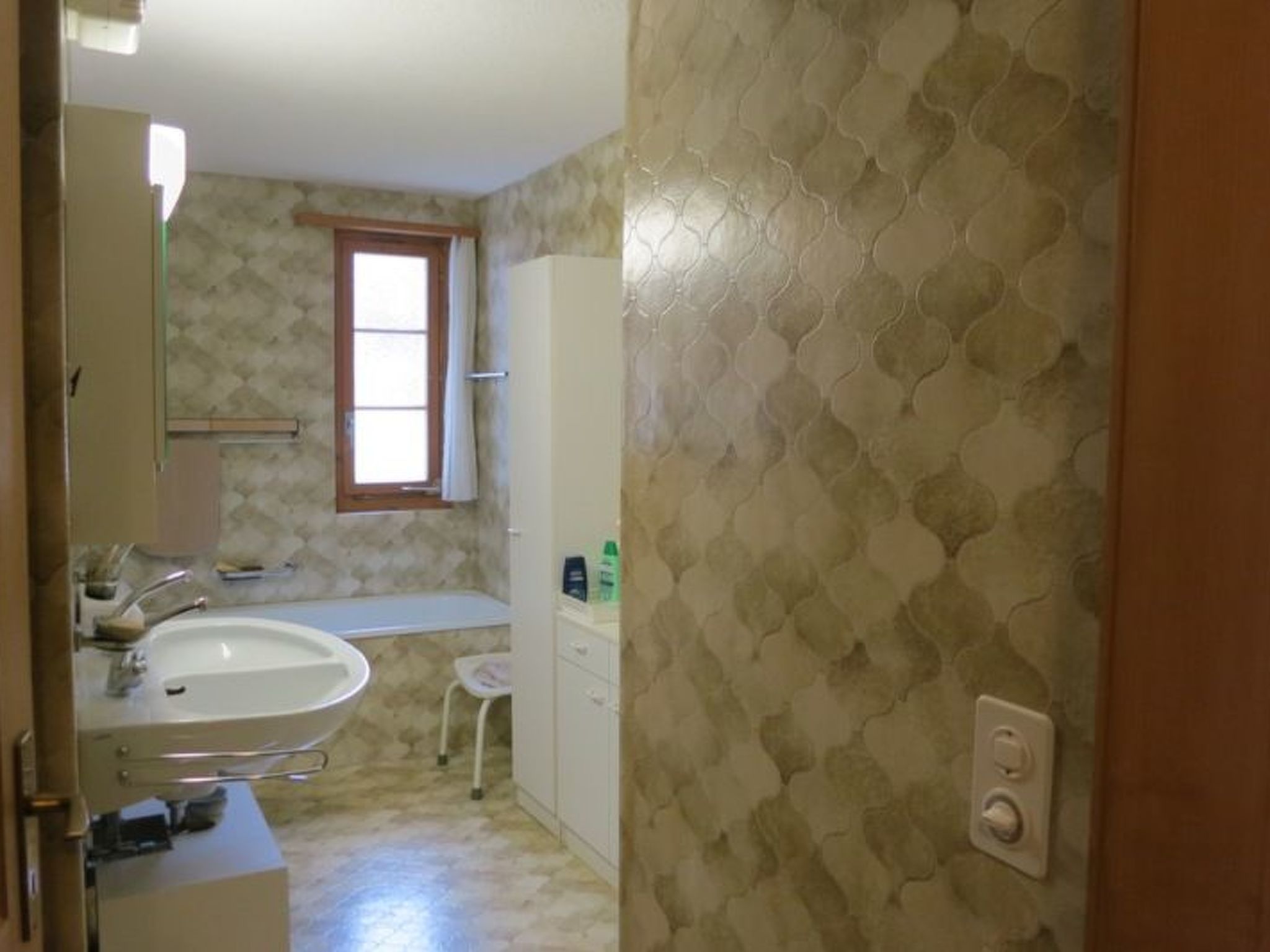 Appartement Casa Davos Cuort Good, Vella, (Vella), 44004B – Salle de bains, photo 18 sur 20