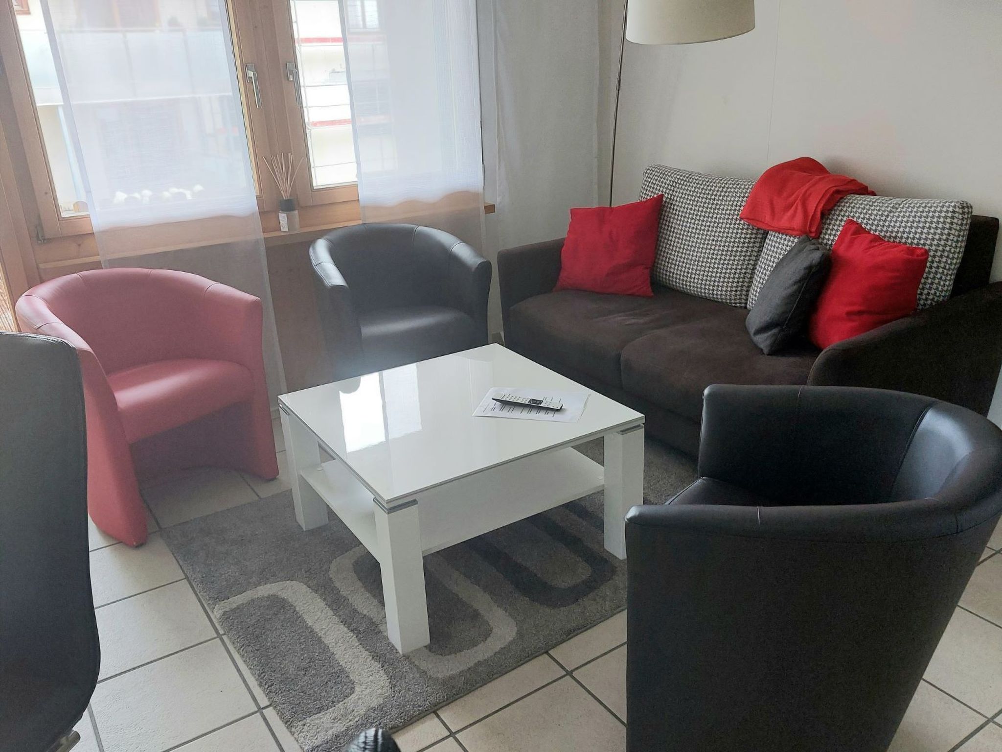 Appartement Davos Caplan Ledermann, Vella, (Vella), 44006B – Séjour, photo 11 sur 15
