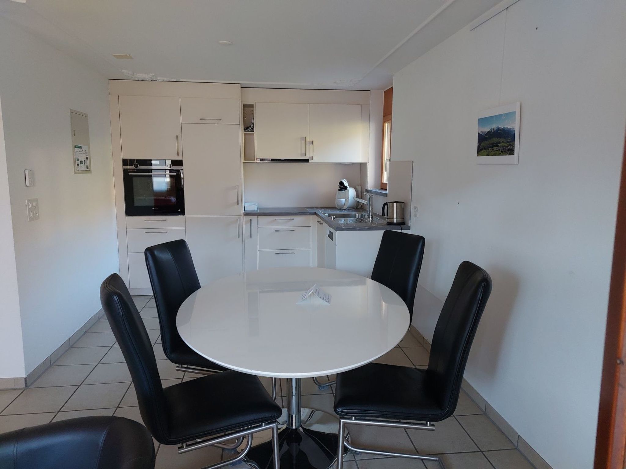 Appartement Davos Caplan Ledermann, Vella, (Vella), 44006B – Cuisine et coin repas, photo 13 sur 15