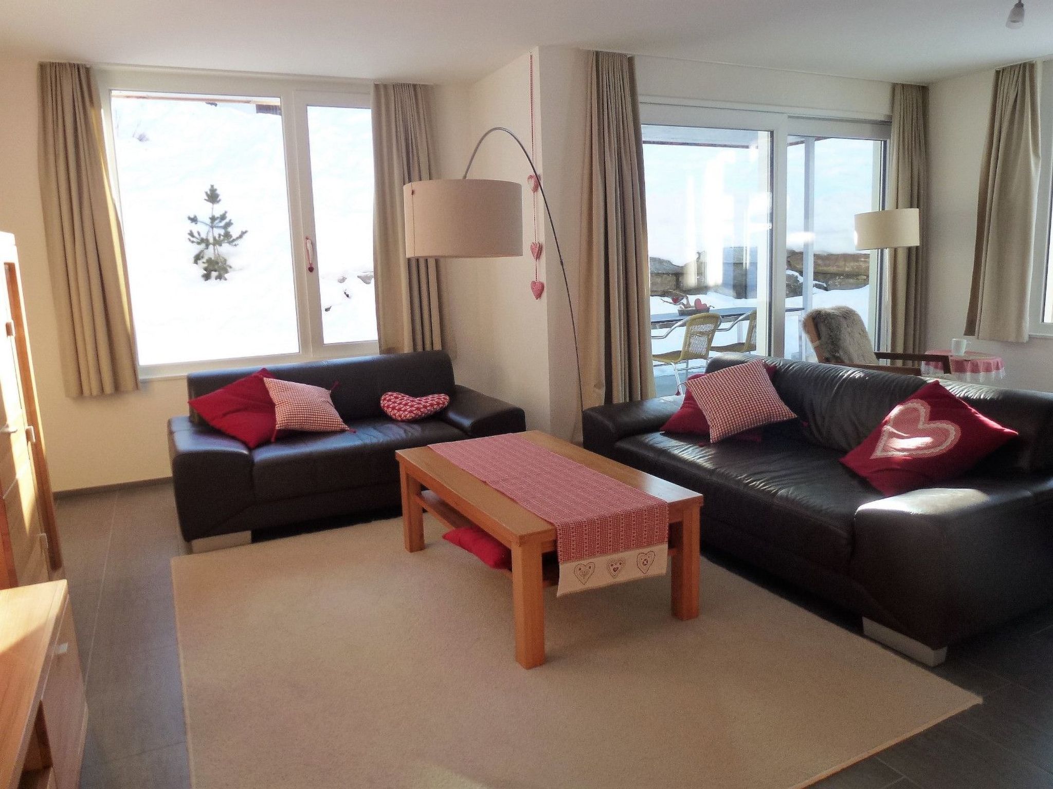 Appartement Denter Uauls Jucker, Vella, (Vella), 44012B – Séjour, photo 5 sur 16