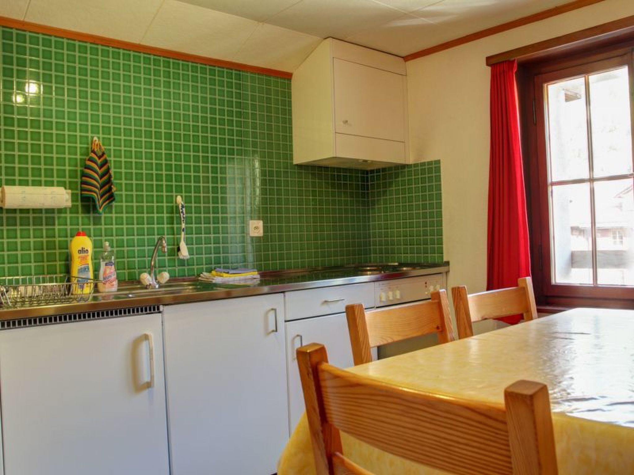 Appartement Rumein Cajochen, Rumein, (Degen), 45004B – Cuisine et coin repas, photo 7 sur 14