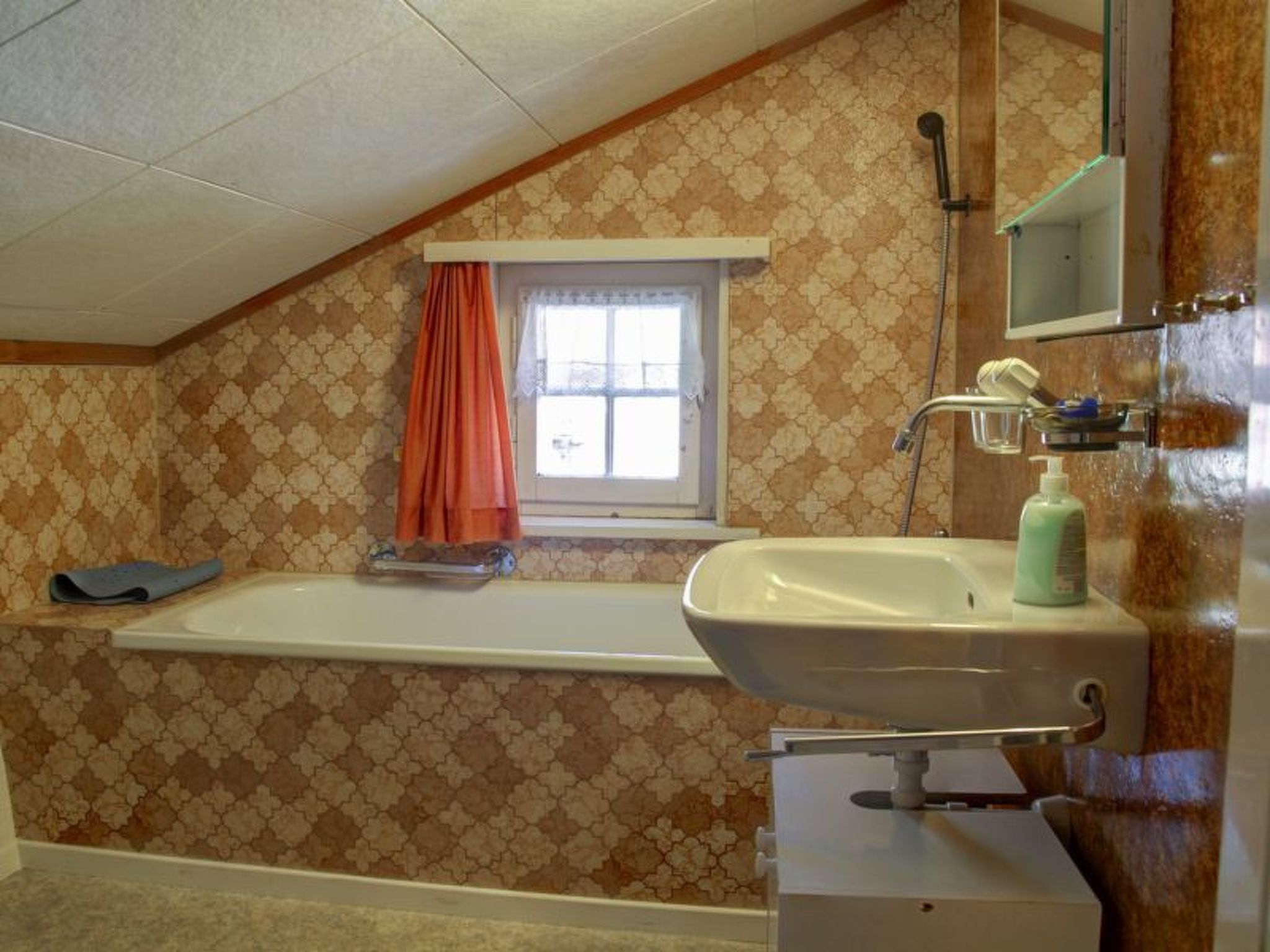 Appartement Rumein Cajochen, Rumein, (Degen), 45004B – Salle de bains, photo 9 sur 14