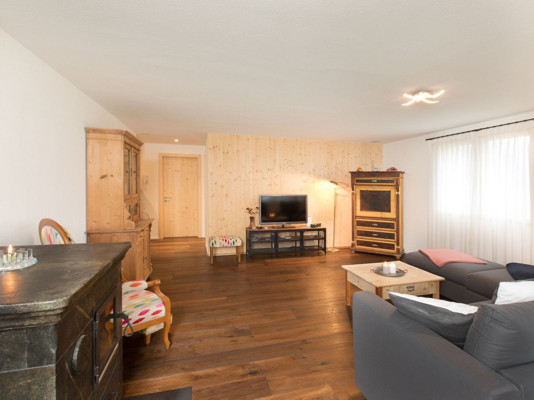 Appartement Vitg Vattiz, Vattiz, (Vattiz), 46002B – Séjour, photo 5 sur 10
