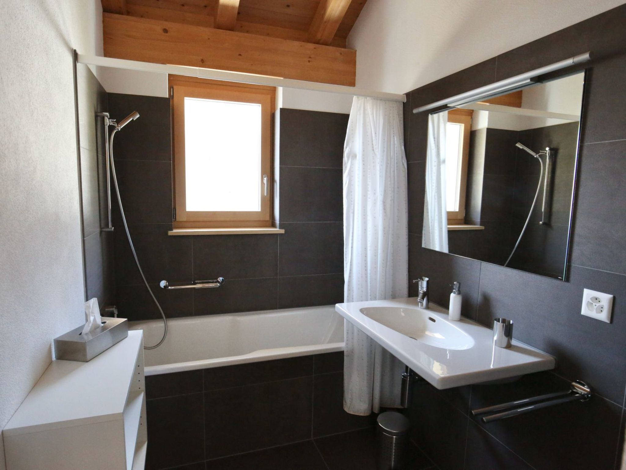 Appartement Ferienhaus Davos Munts, Vattiz, (Vattiz), 46012B – Salle de bains, photo 7 sur 38