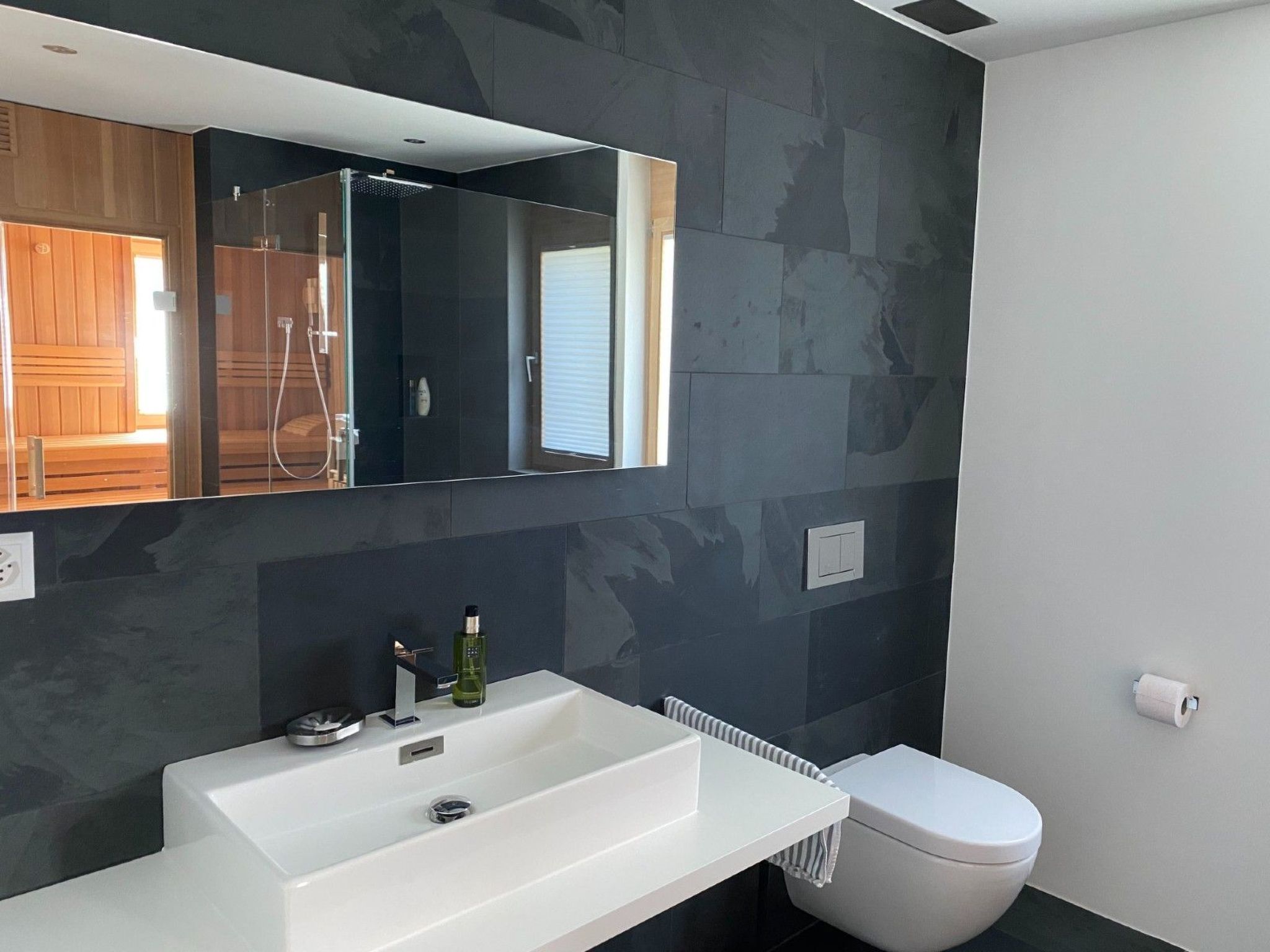 Appartement Casa Legria, Vignogn, (Vignogn), 47001B – Salle de bains, photo 11 sur 12