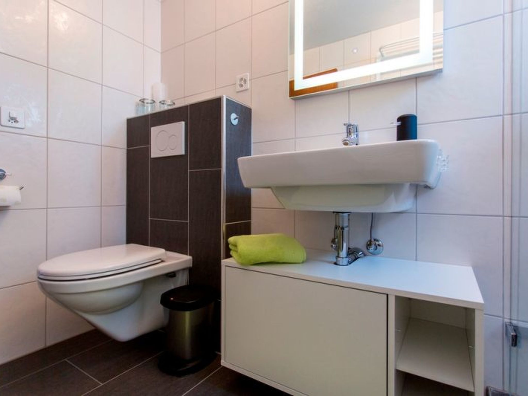 Appartement Casa Crestas 147, Vignogn, (Vignogn), 47000B – Salle de bains, photo 16 sur 18