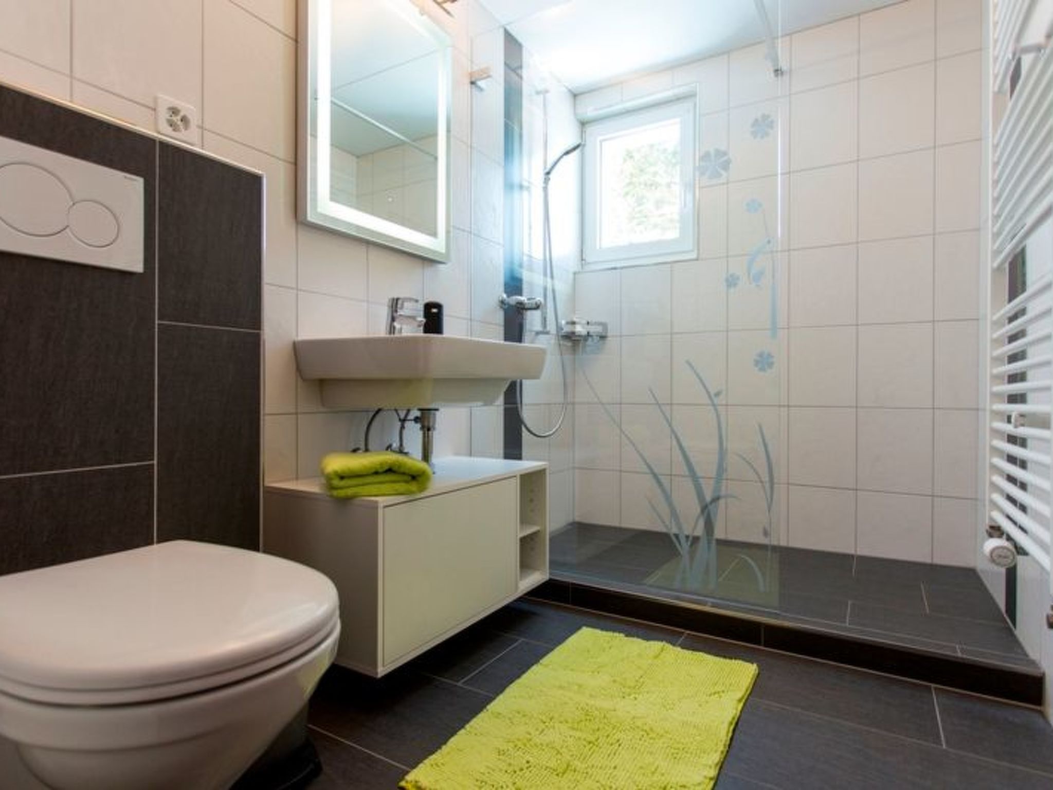 Appartement Casa Crestas 147, Vignogn, (Vignogn), 47000B – Salle de bains, photo 17 sur 18