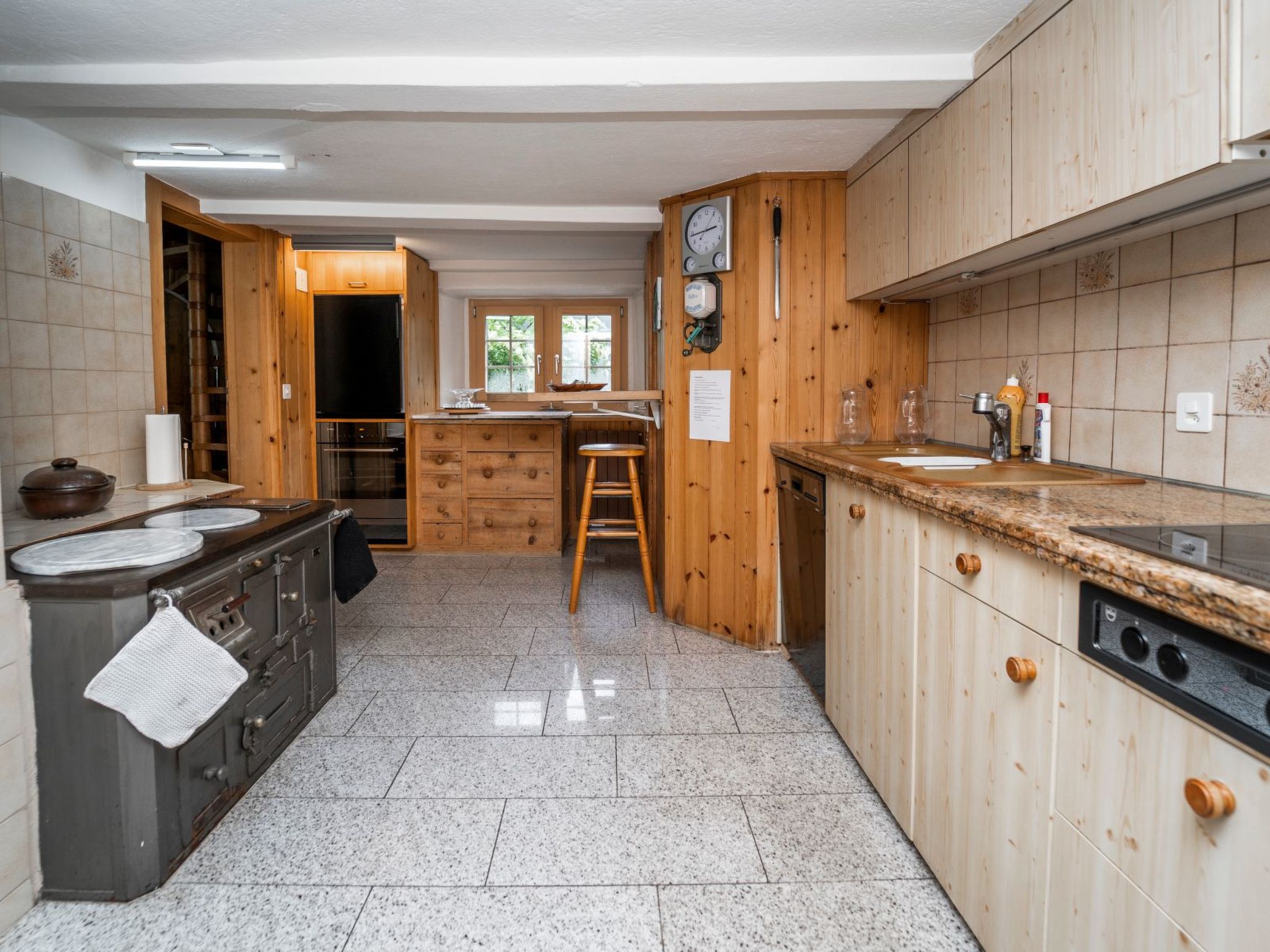 Appartement Ferienhaus Bundi Surin, Lumbrein, (Lumbrein), 48010B – Cuisine et coin repas, photo 11 sur 18