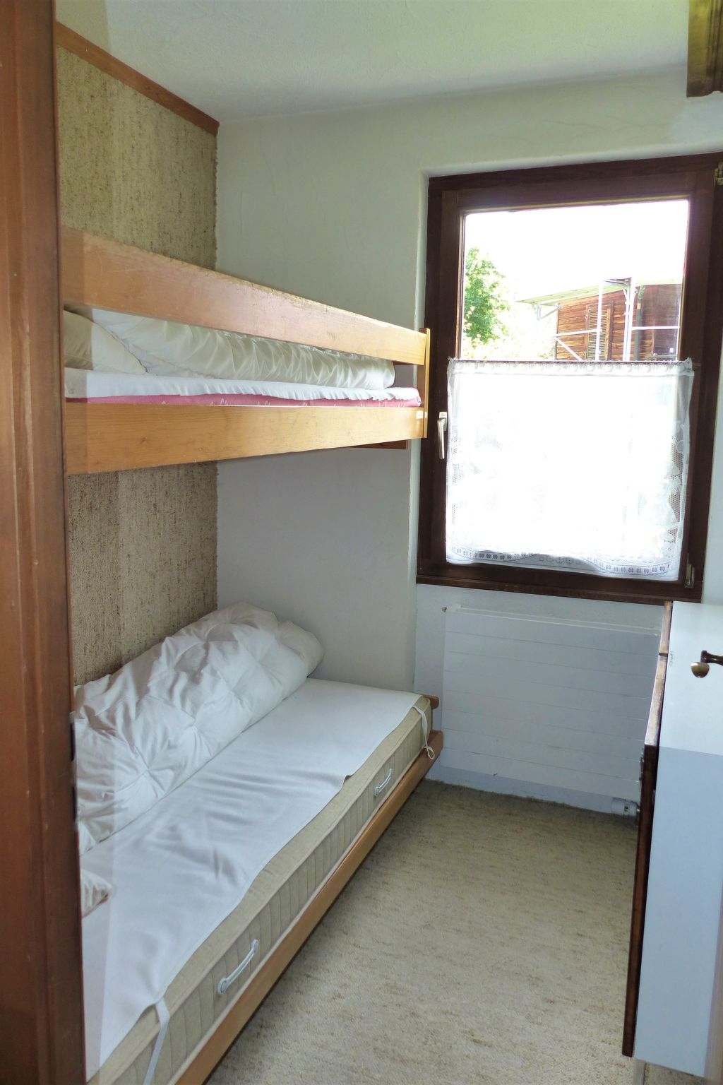 Flurina / Burtscher, (Falera). 3 Zimmerferienwohnung für max. 4 Personen, am ge - Binnen
