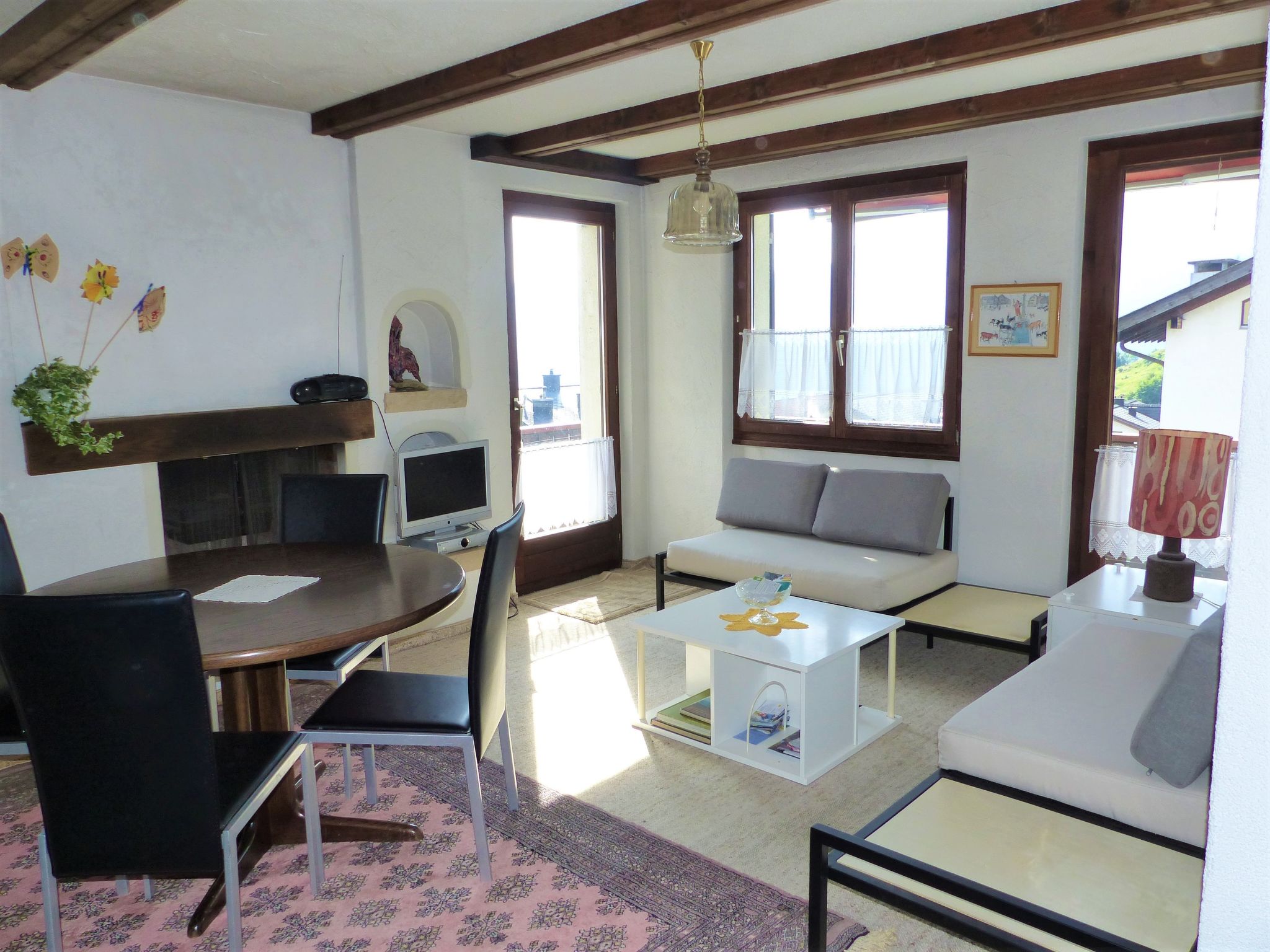Flurina / Burtscher, (Falera). 3 Zimmerferienwohnung für max. 4 Personen, am ge