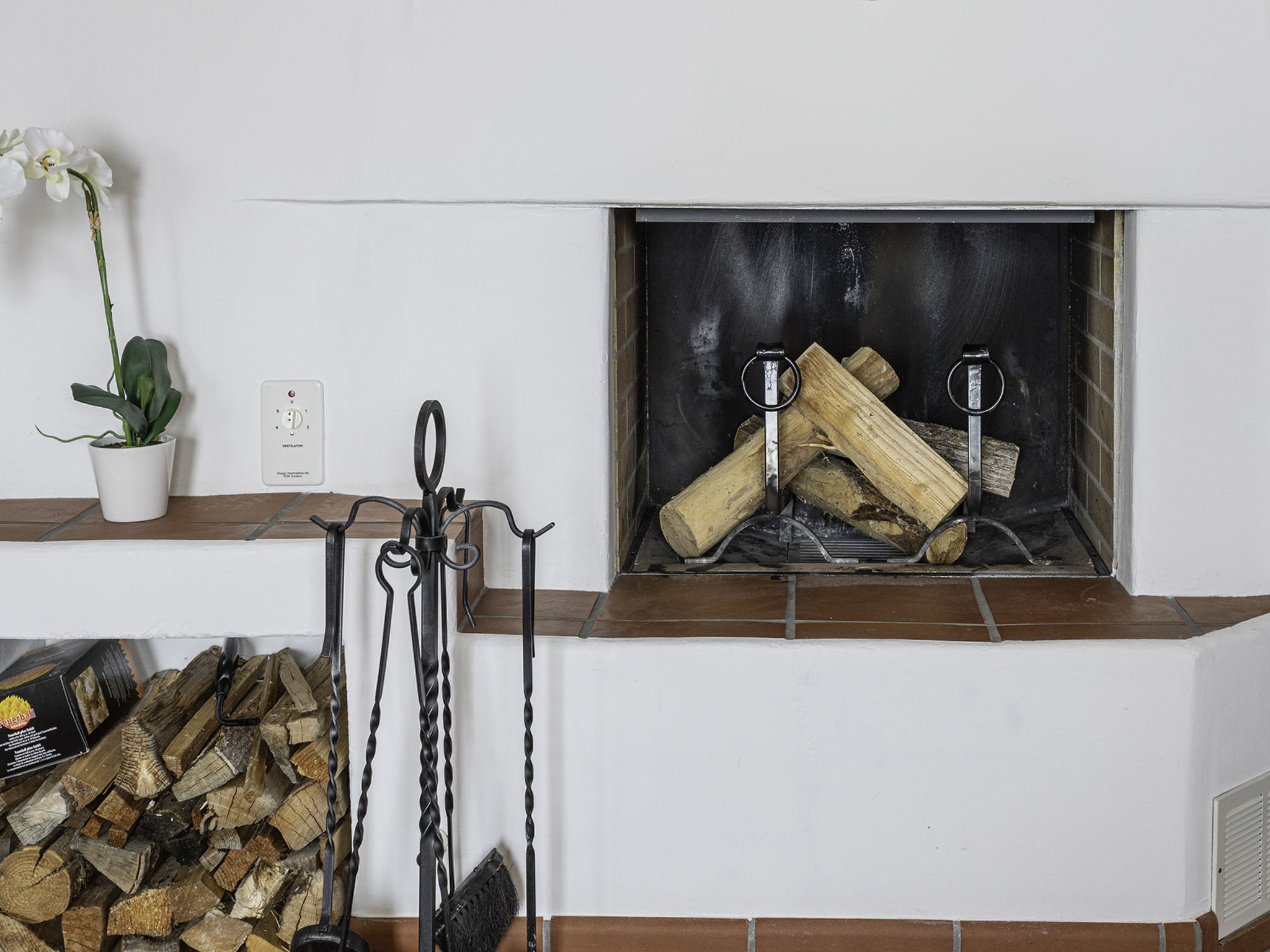 Bijou, Ladir, (Ladir). - Binnen