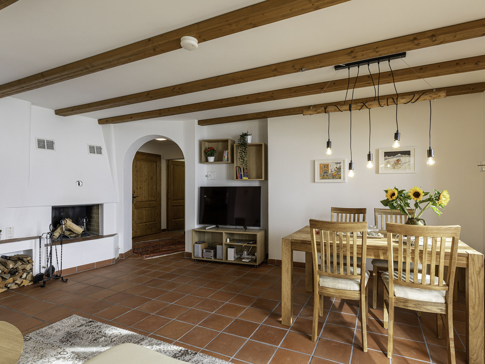 Bijou, Ladir, (Ladir). - Binnen