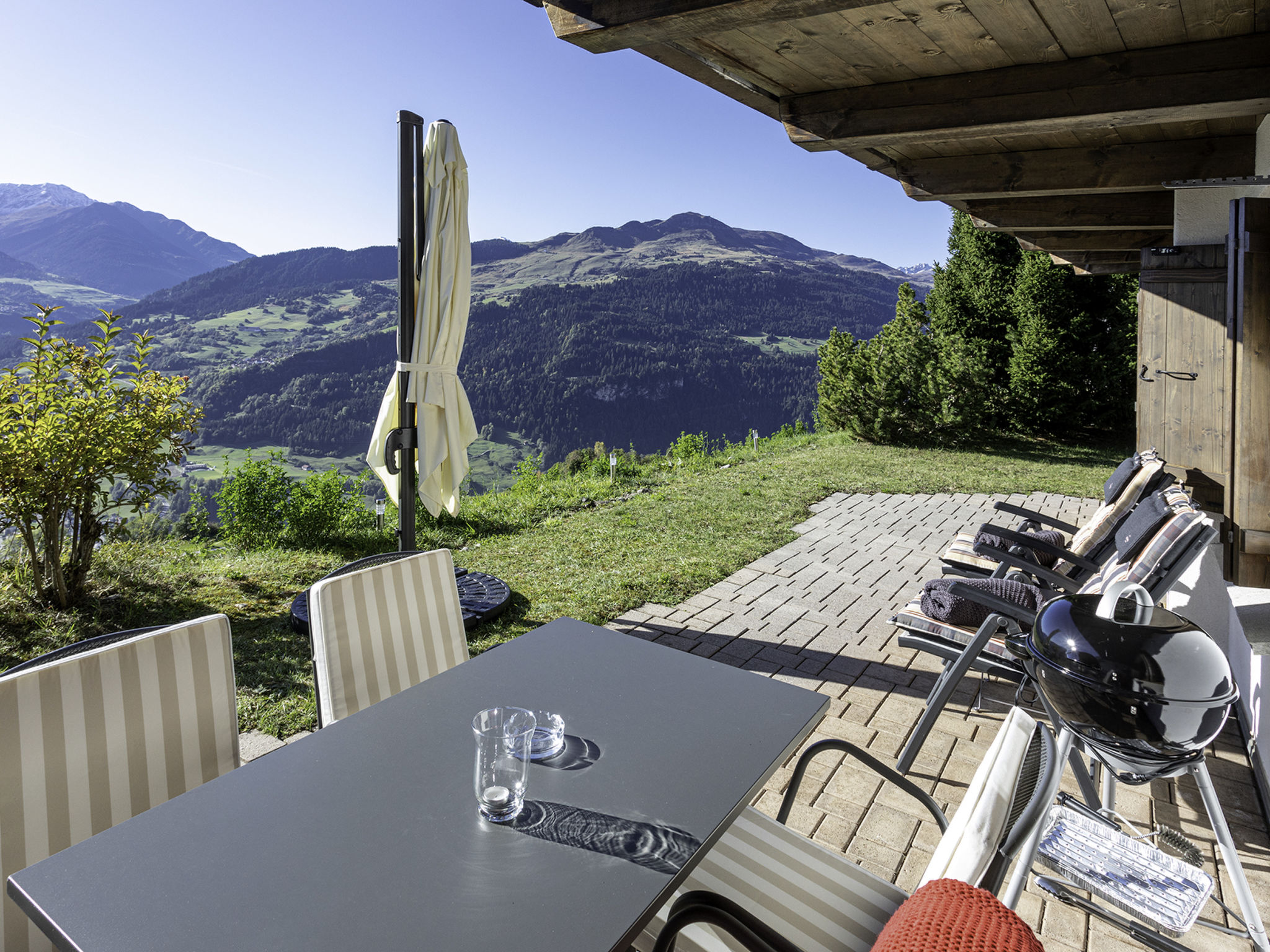 Bijou, Ladir, (Ladir). - Buiten