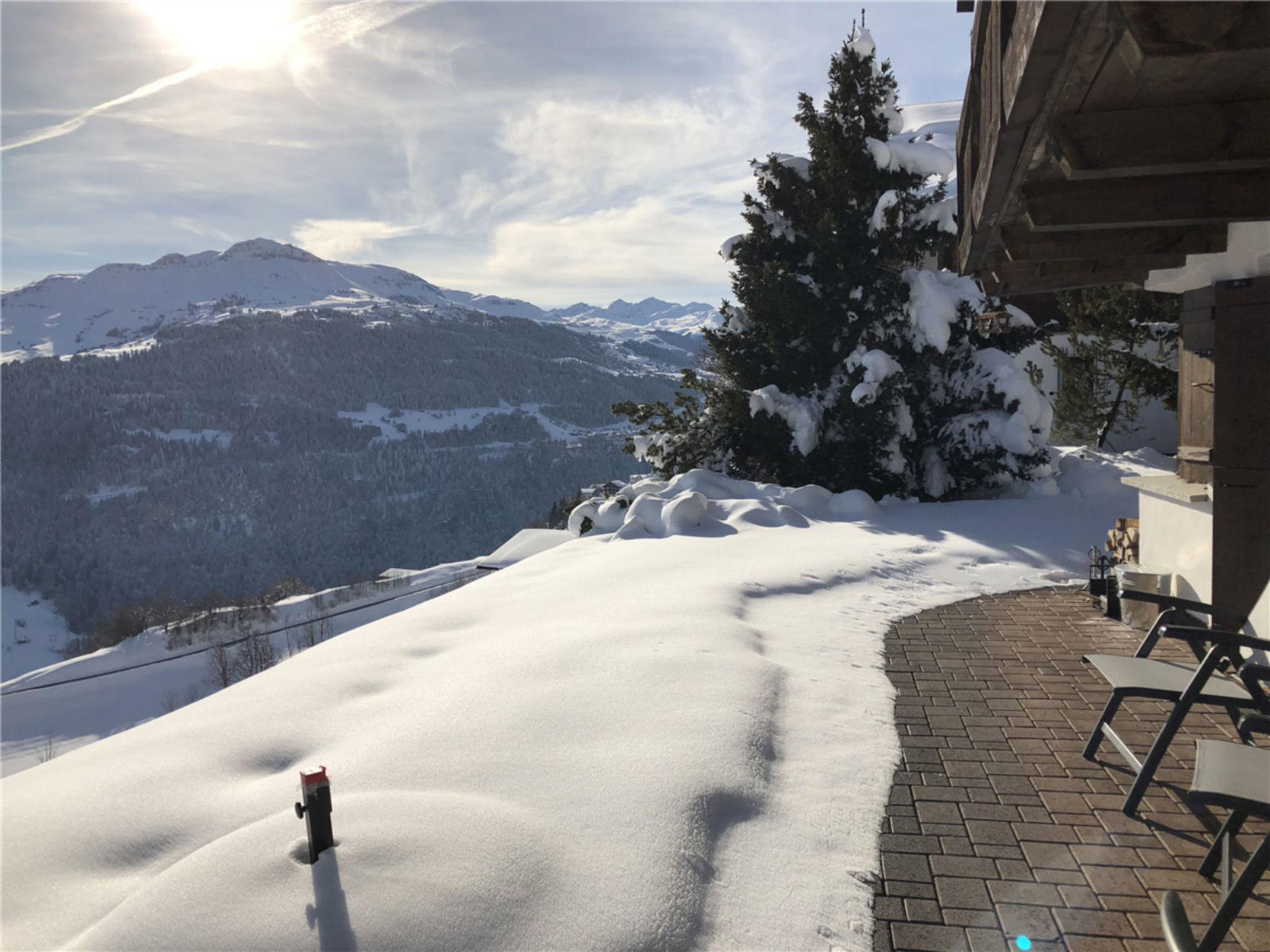 Bijou, Ladir, (Ladir).