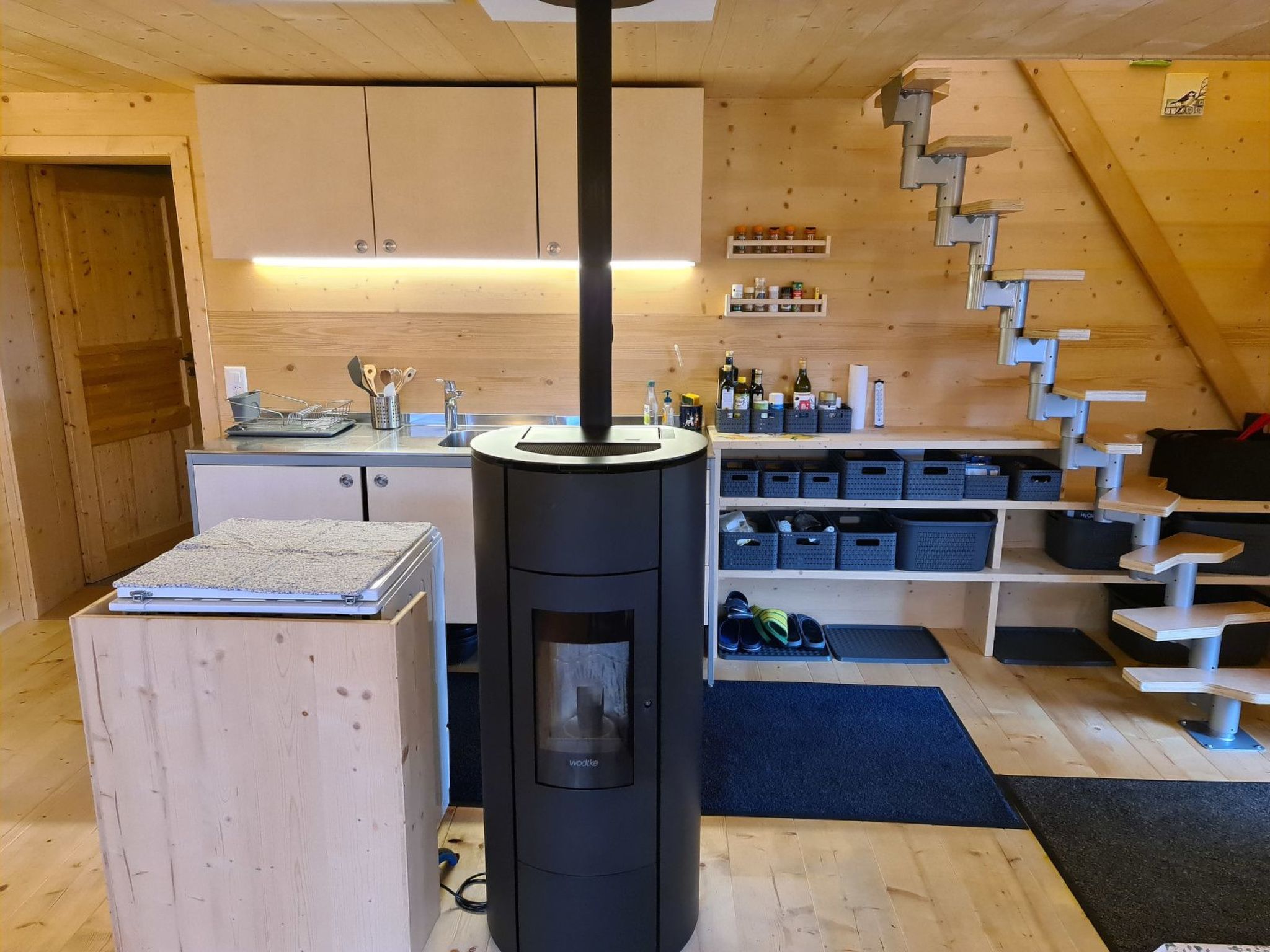 Appartement Maiensäss Tegia Cucagna, Rueun, (Rueun), 56001B – Cuisine et coin repas, photo 7 sur 37
