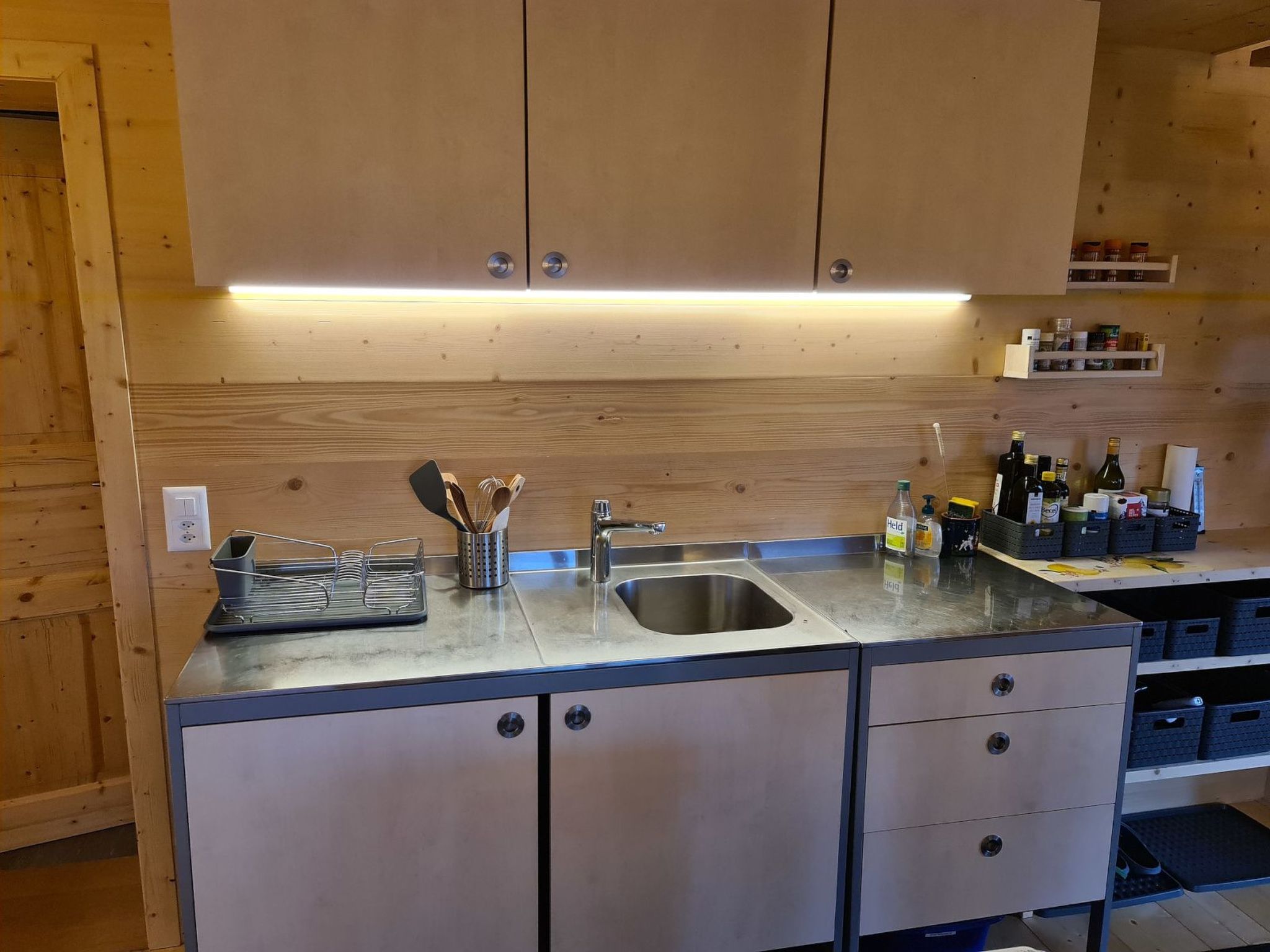 Appartement Maiensäss Tegia Cucagna, Rueun, (Rueun), 56001B – Cuisine et coin repas, photo 6 sur 37