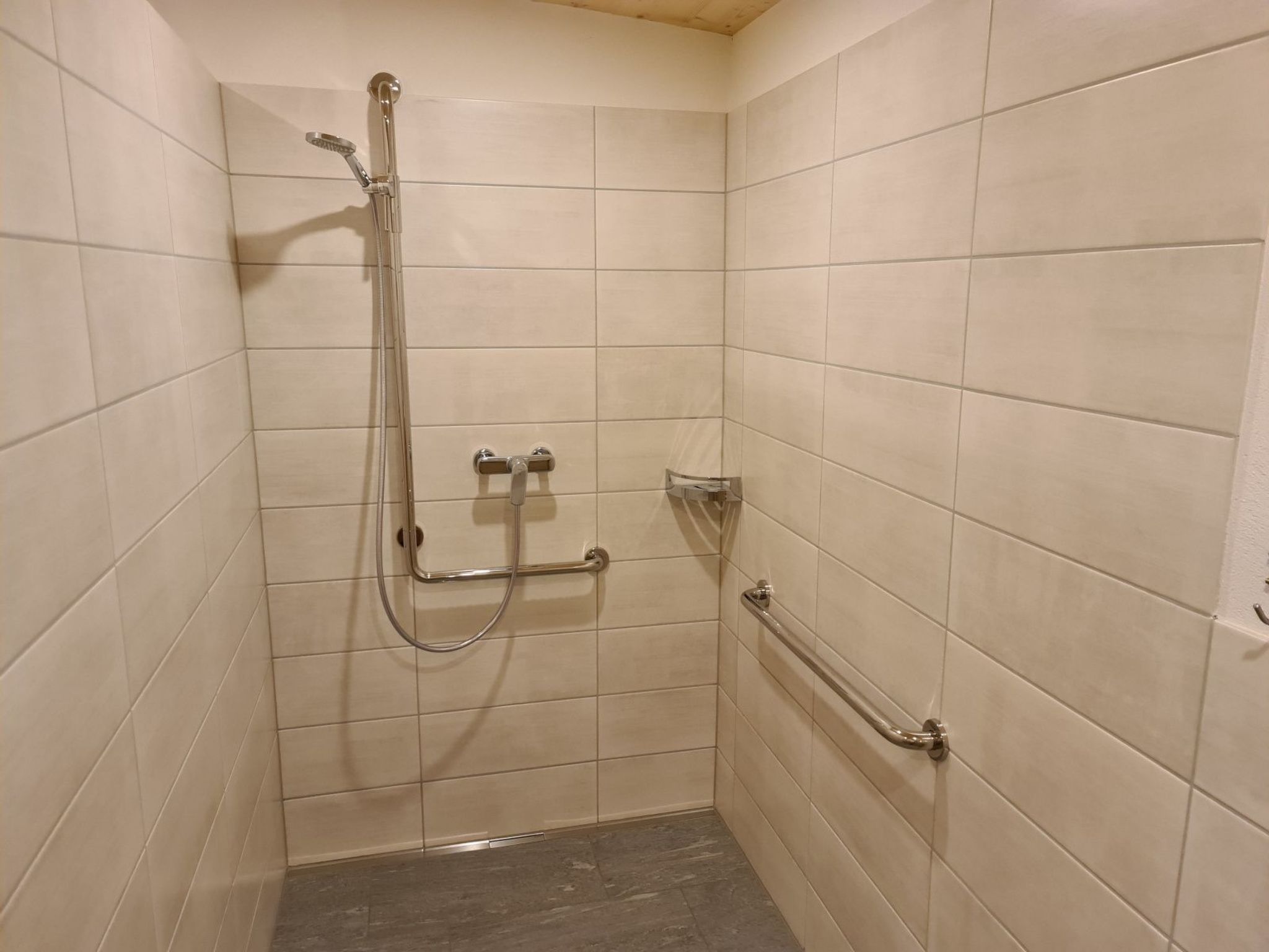 Appartement Maiensäss Tegia Cucagna, Rueun, (Rueun), 56001B – Salle de bains, photo 5 sur 37