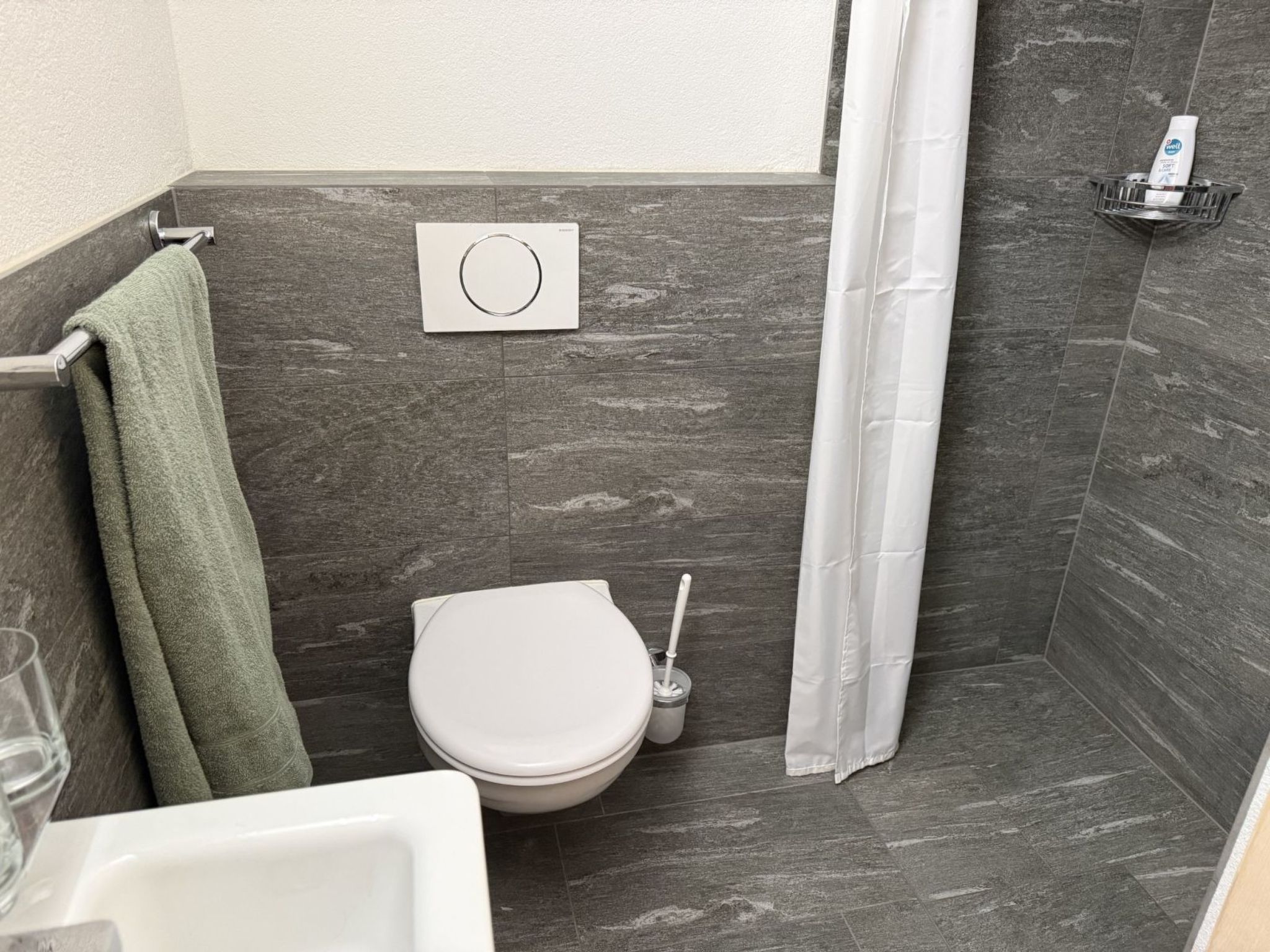 Appartement Guardaval, Waltensburg, (Waltensburg/Vuorz), 58010B – Salle de bains, photo 6 sur 11