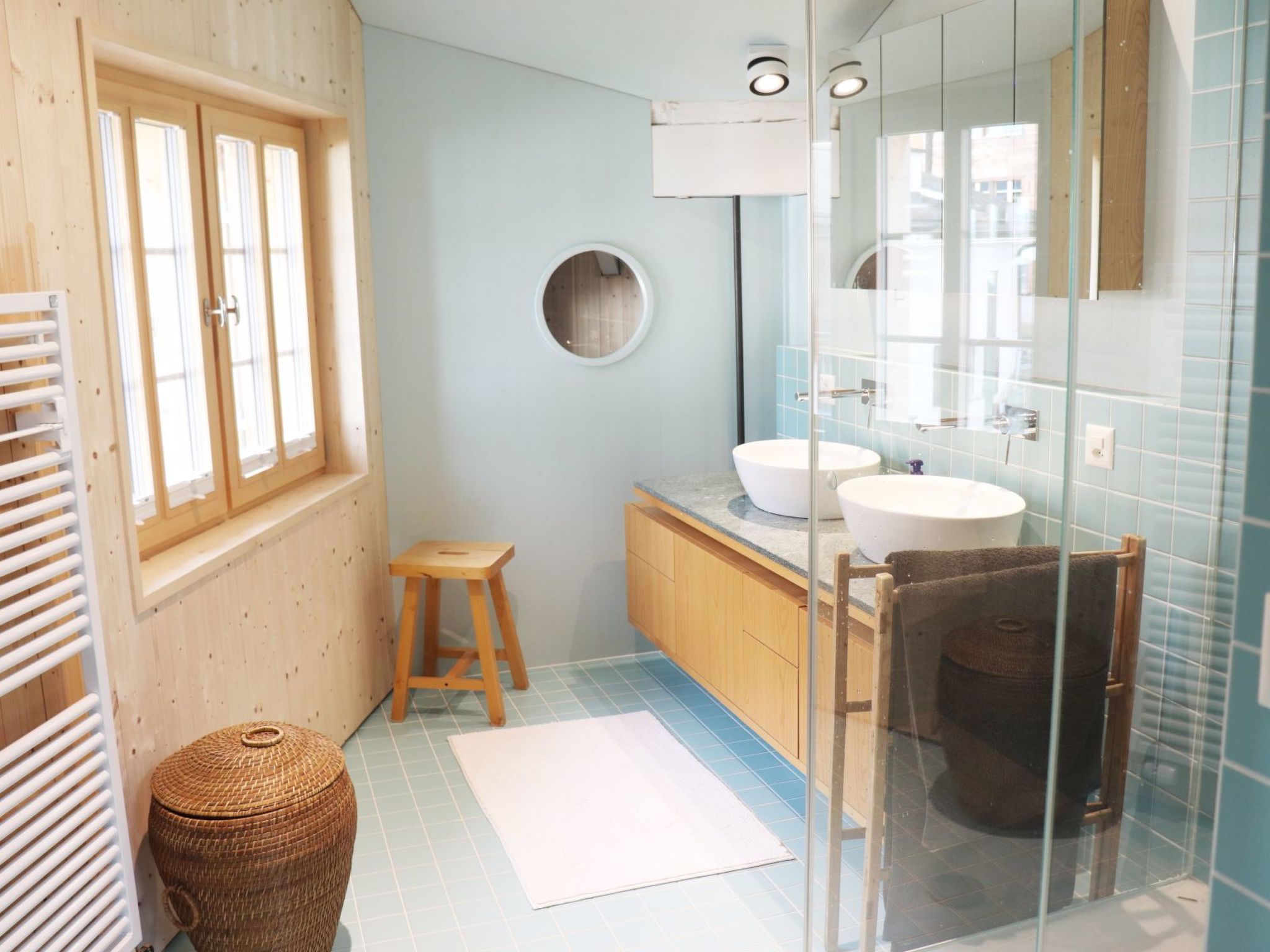 Appartement Casa Igniv, Andiast, (Andiast), 59007B – Salle de bains, photo 9 sur 17