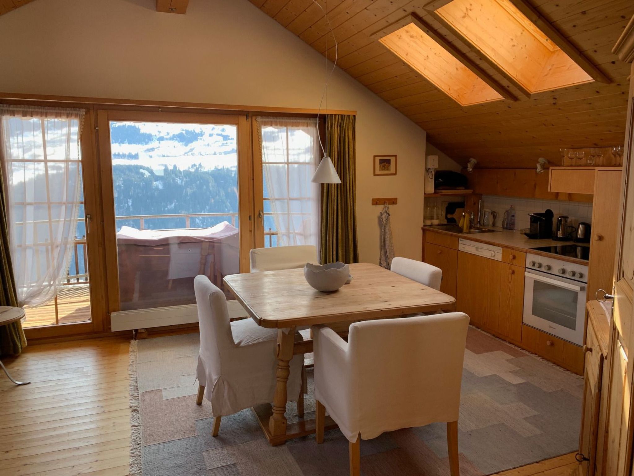 Appartement Haus Vicasa, Andiast, (Andiast), 59003B – Cuisine et coin repas, photo 9 sur 18