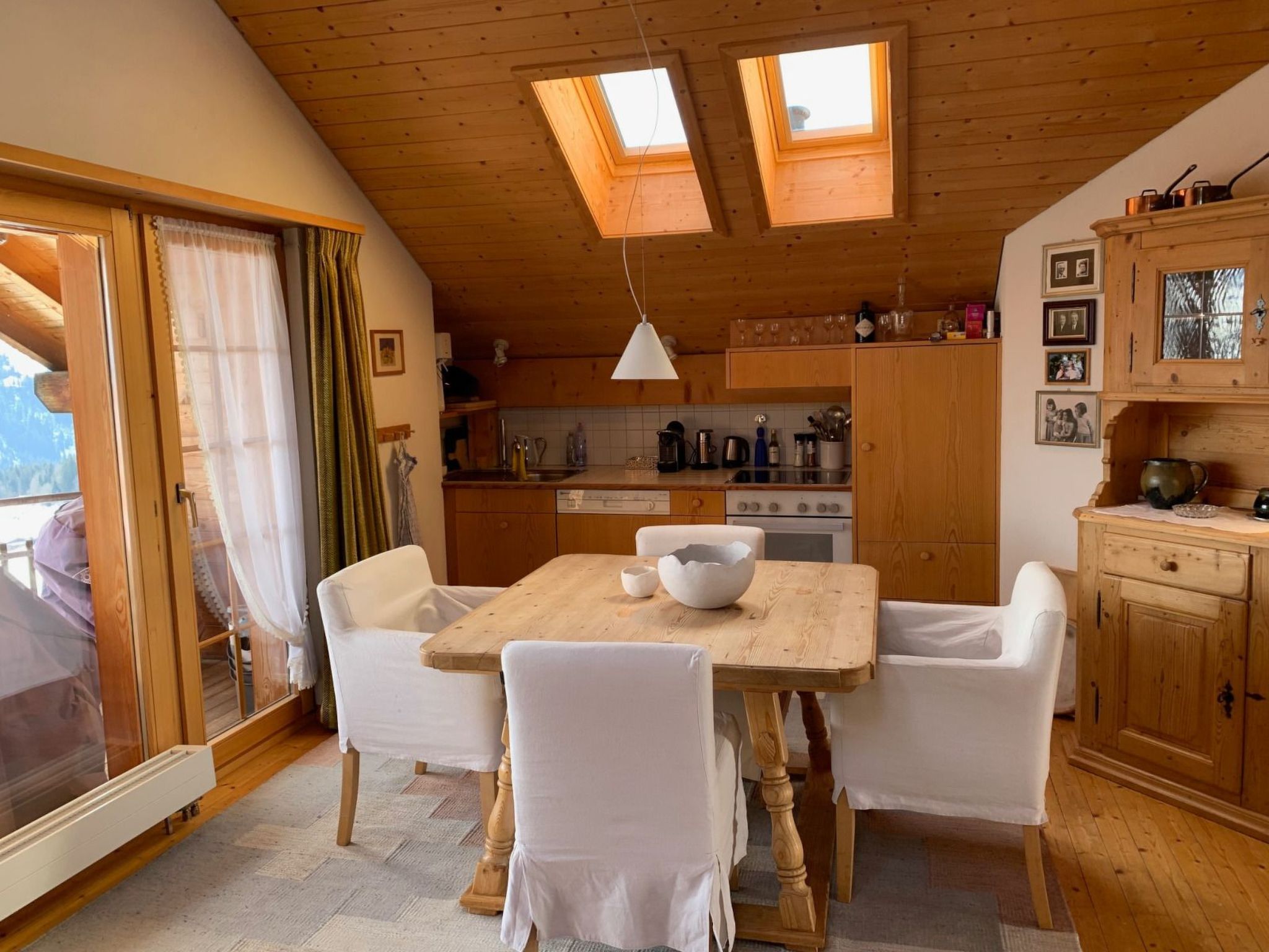 Appartement Haus Vicasa, Andiast, (Andiast), 59003B – Cuisine et coin repas, photo 12 sur 18