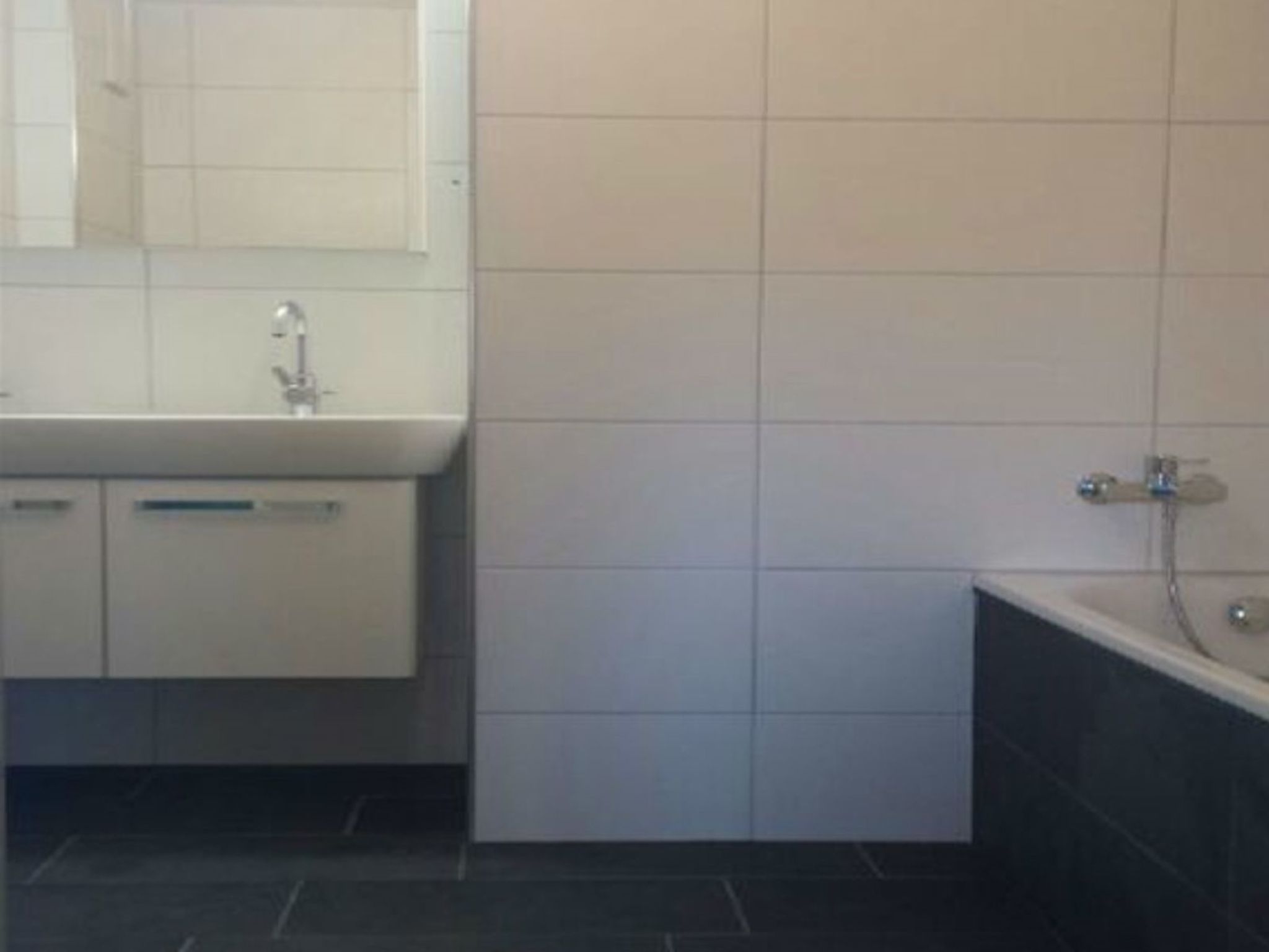 Appartement Spilgè 9 Sgier, Andiast, (Andiast), 59004B – Salle de bains, photo 13 sur 17