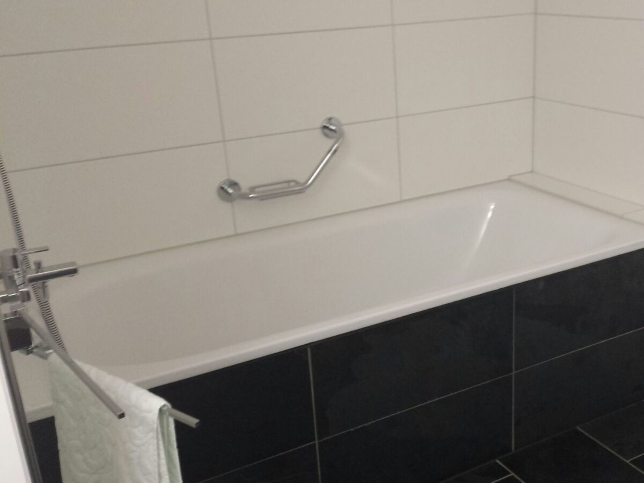 Appartement Spilgè 9 Sgier, Andiast, (Andiast), 59004B – Salle de bains, photo 14 sur 17
