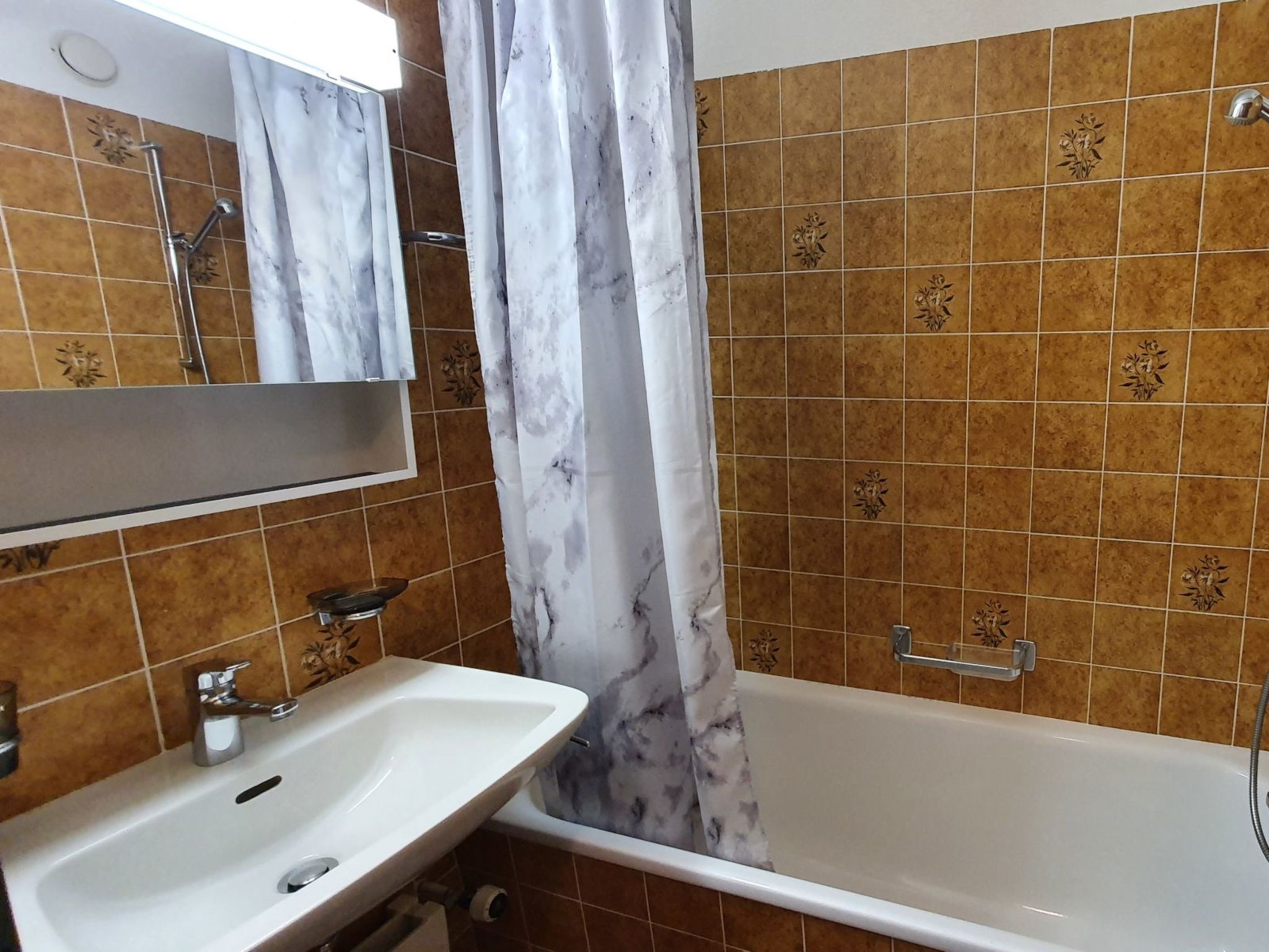 Appartement Gabriela 26 Defuns, Brigels, (Breil/Brigels), 65028B – Salle de bains, photo 18 sur 20