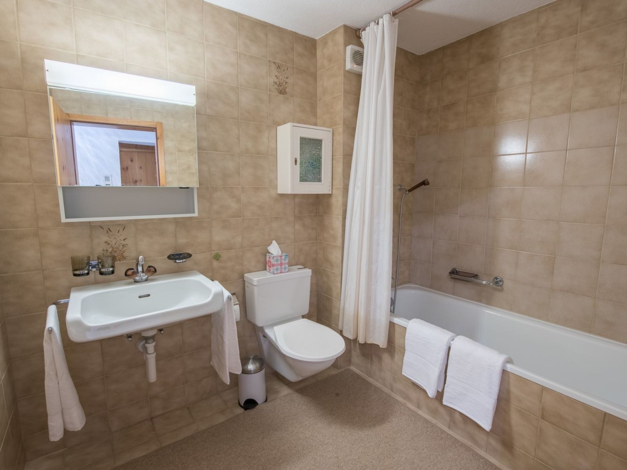Appartement La Prada Seipel, Brigels, (Breil/Brigels), 65031B – Salle de bains, photo 17 sur 21