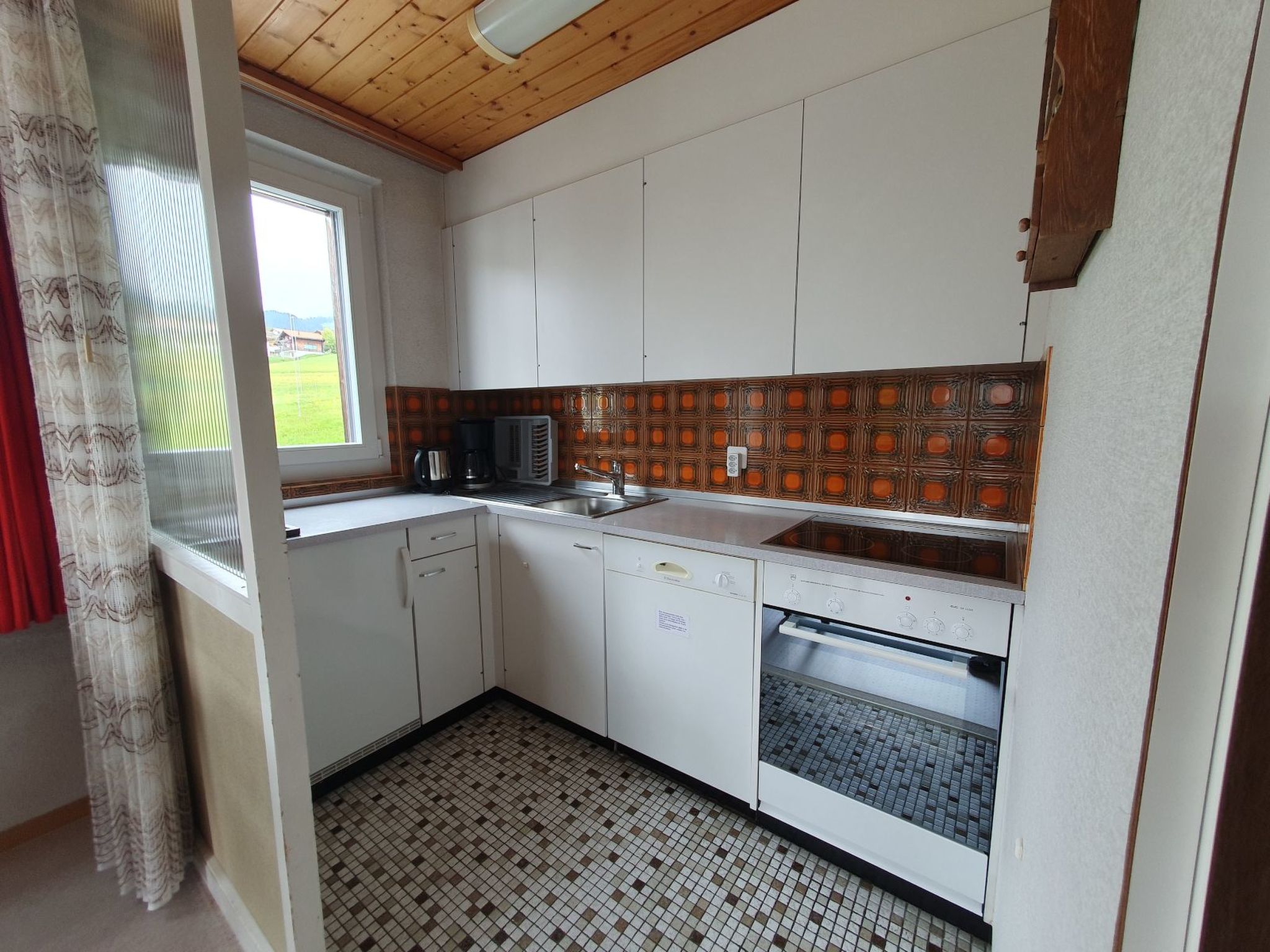 Appartement Flurina 19 Defuns, Brigels, (Breil/Brigels), 65023B – Cuisine et coin repas, photo 17 sur 20