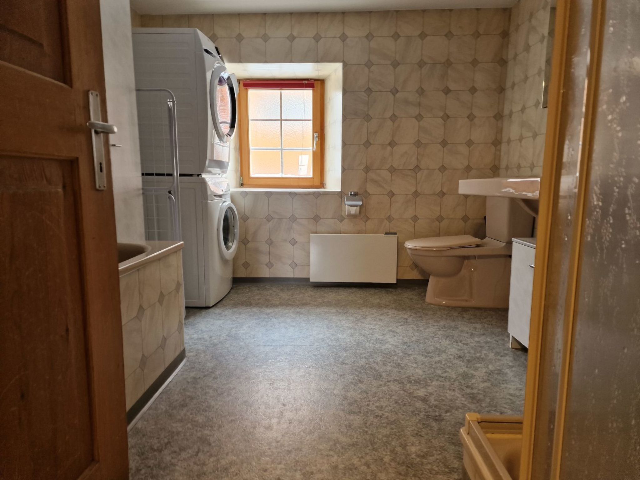 Appartement Via Cuort, Brigels, (Breil/Brigels), 65083B – Salle de bains, photo 13 sur 14