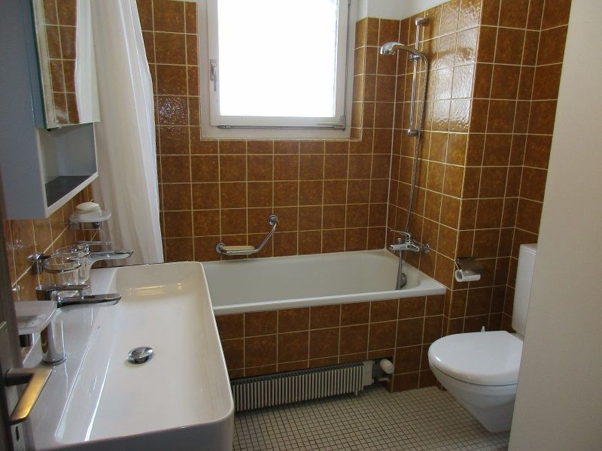 Appartement Anita 3 Defuns, Brigels, (Breil/Brigels), 65013B – Salle de bains, photo 16 sur 20