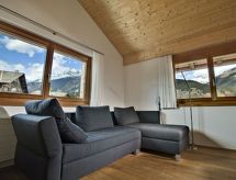 Knus bergappartement Alpina Schmed direct aan de skipiste in Brigels - thumbnail 1