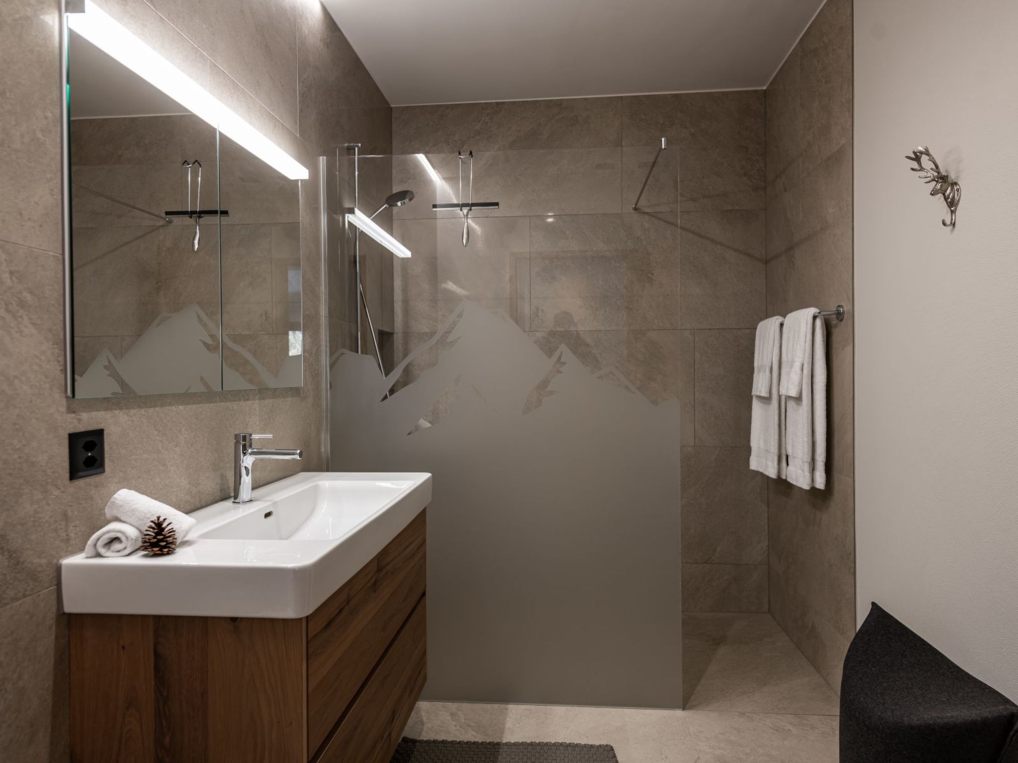 Appartement Tschuppina Schiess, Brigels, (Breil/Brigels), 65092B – Salle de bains, photo 17 sur 18