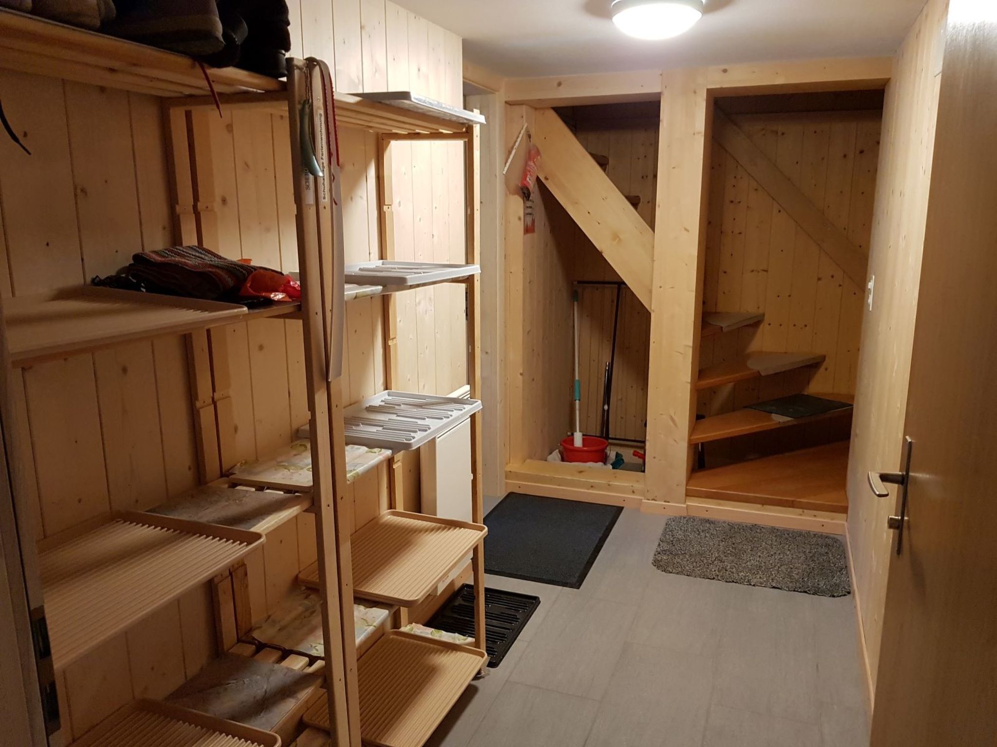 Crestas Calzaferri, Brigels, (Breil/Brigels). - Drinnen