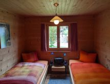 Rustiek bergappartement aan skipiste en meer in Brigels - thumbnail 6