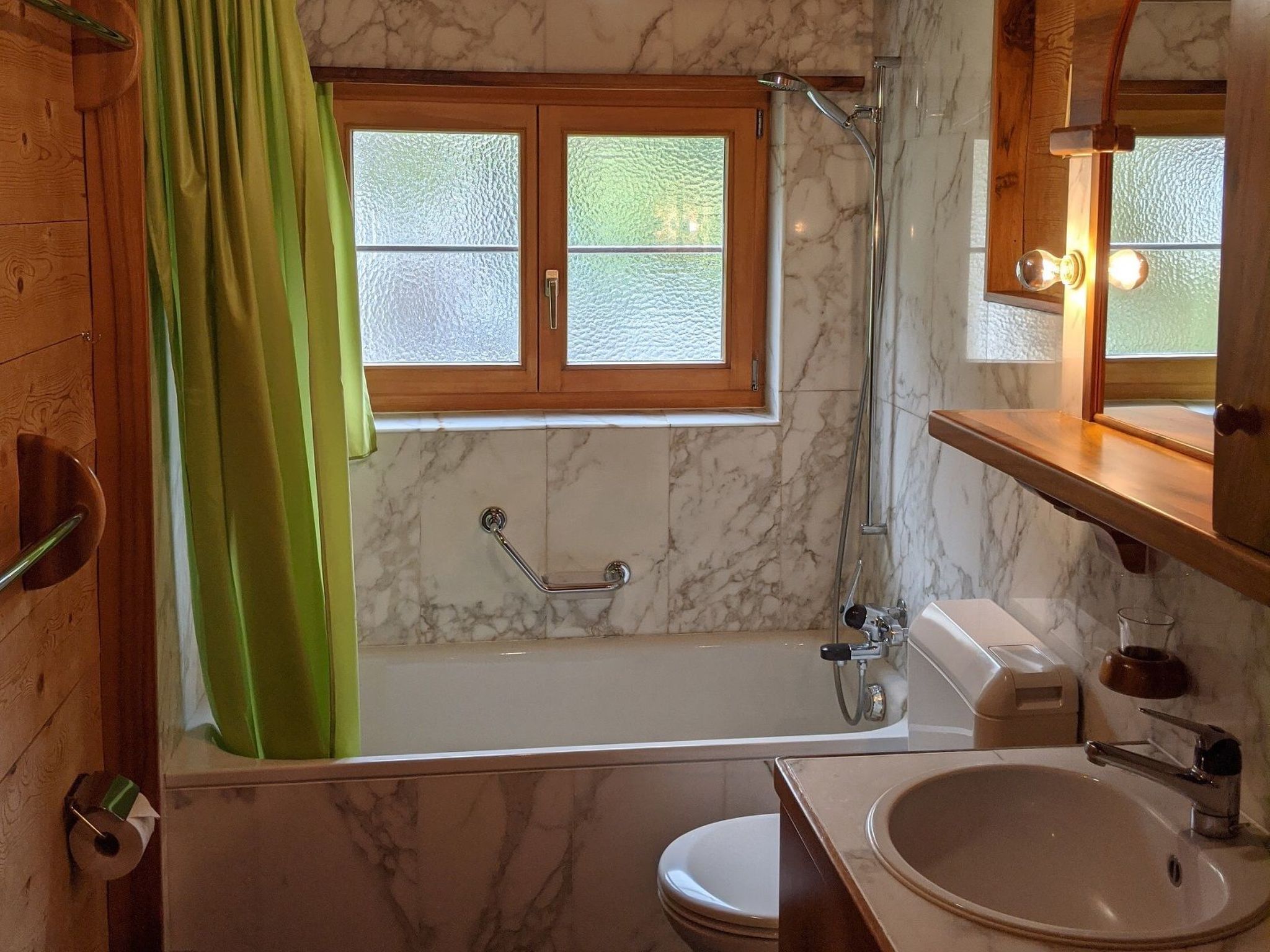 Appartement Casa Canal 27 Cavegn, Brigels, (Breil/Brigels), 65000B – Salle de bains, photo 14 sur 19