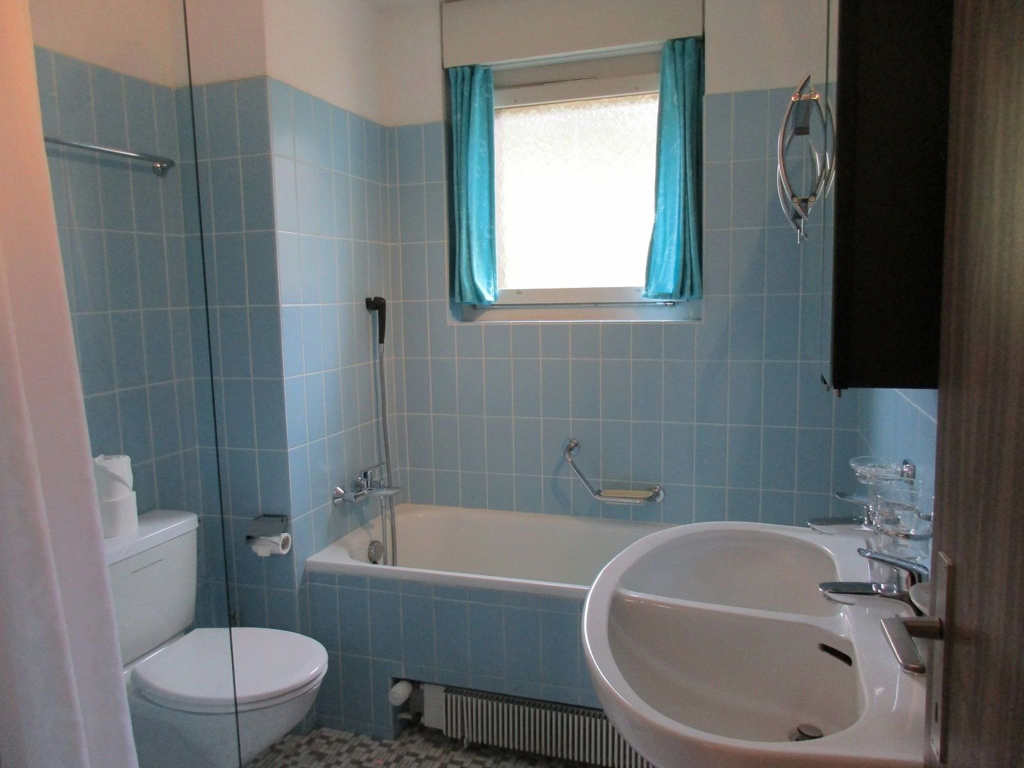 Appartement Anita 4 Defuns, Brigels, (Breil/Brigels), 65019B – Salle de bains, photo 20 sur 21