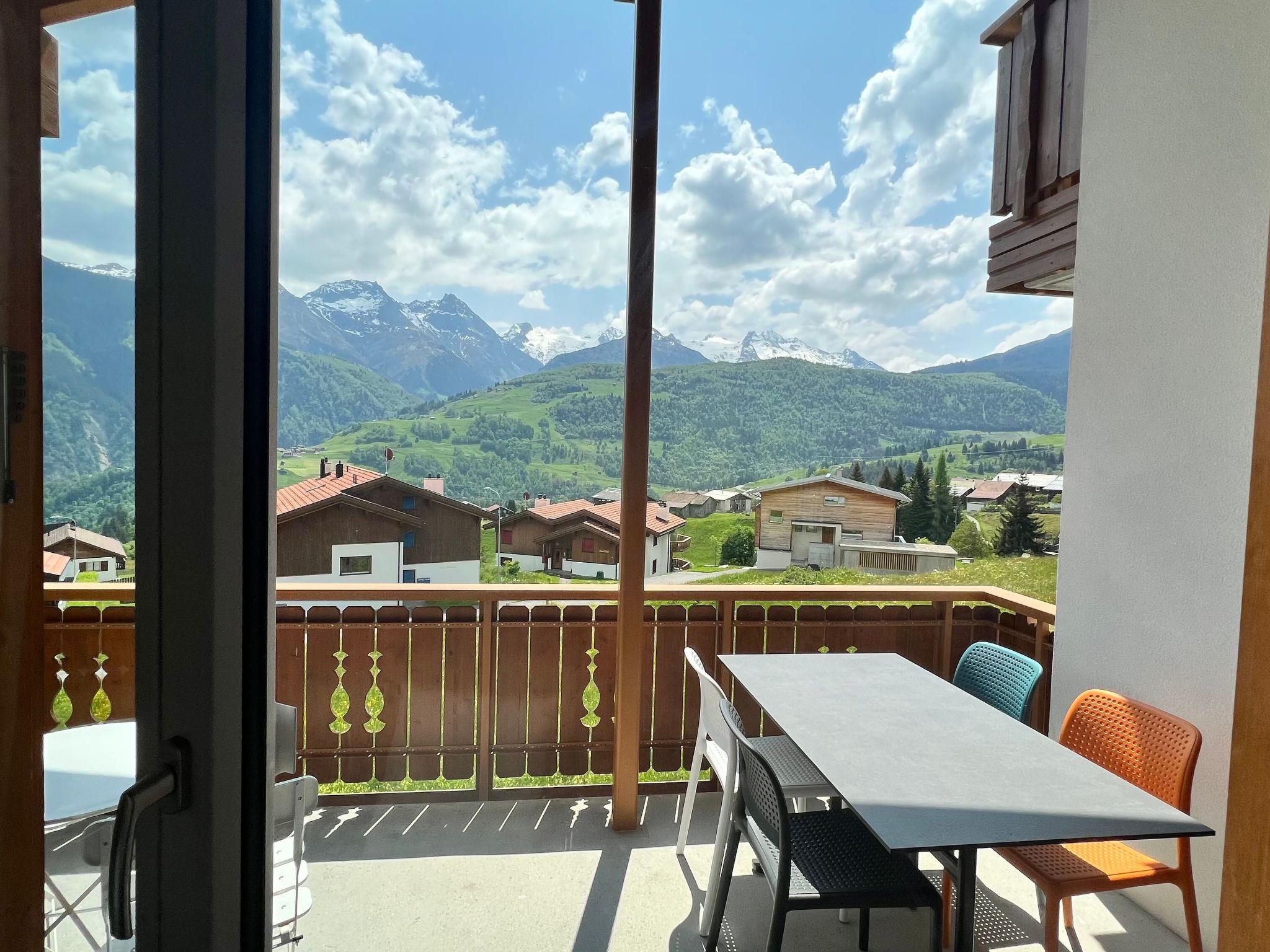 Appartement Casa Diala Panorama, (Segnas/Disentis), 1106 – Terrasse, photo 9 sur 21