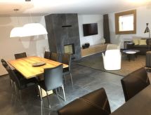 Ruim bergverblijf aan de skipiste met sauna & whirlpool in Disentis - thumbnail 1