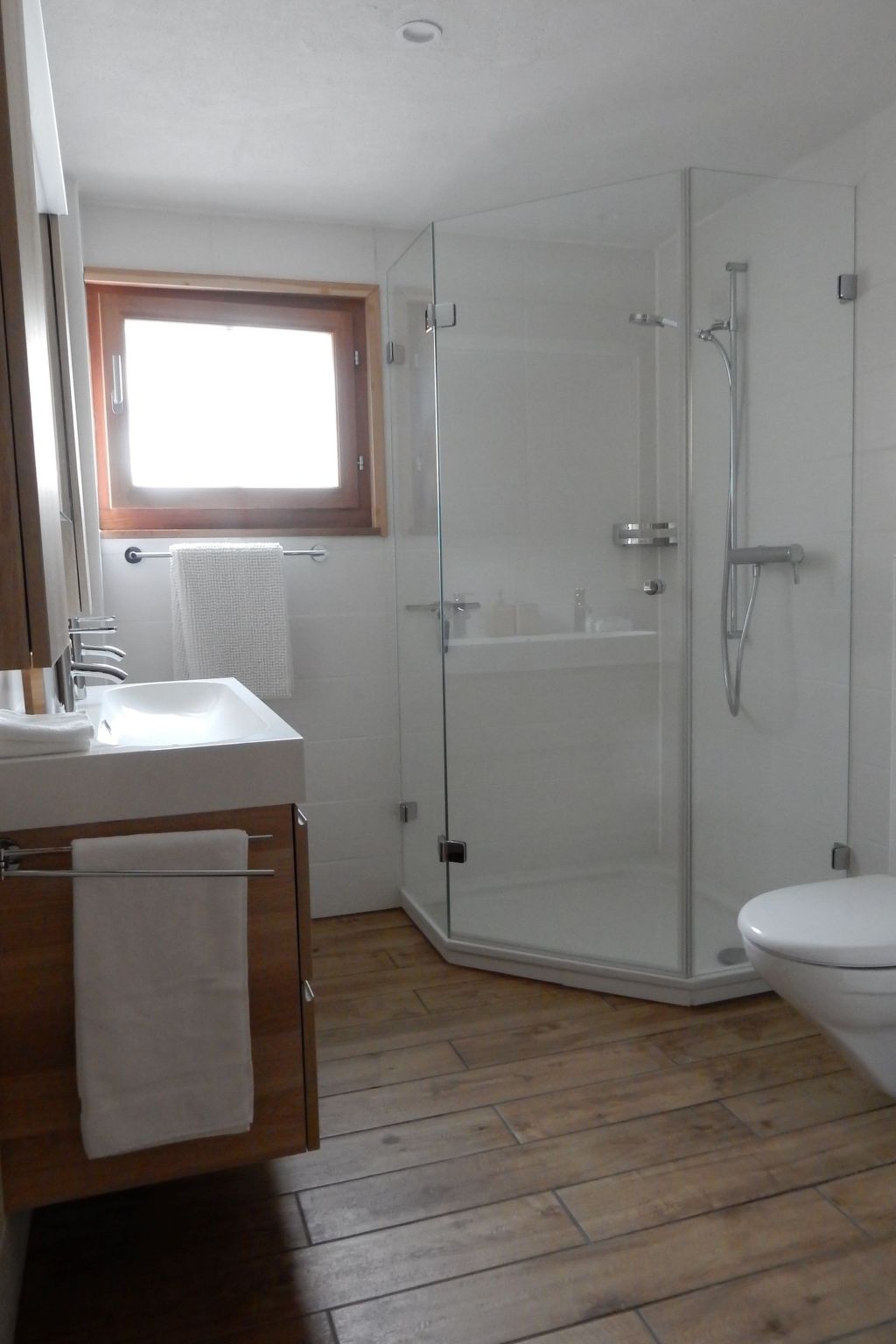 Appartement Bigliel-Wahrenberger, (Disentis), 1586 – Salle de bains, photo 16 sur 19