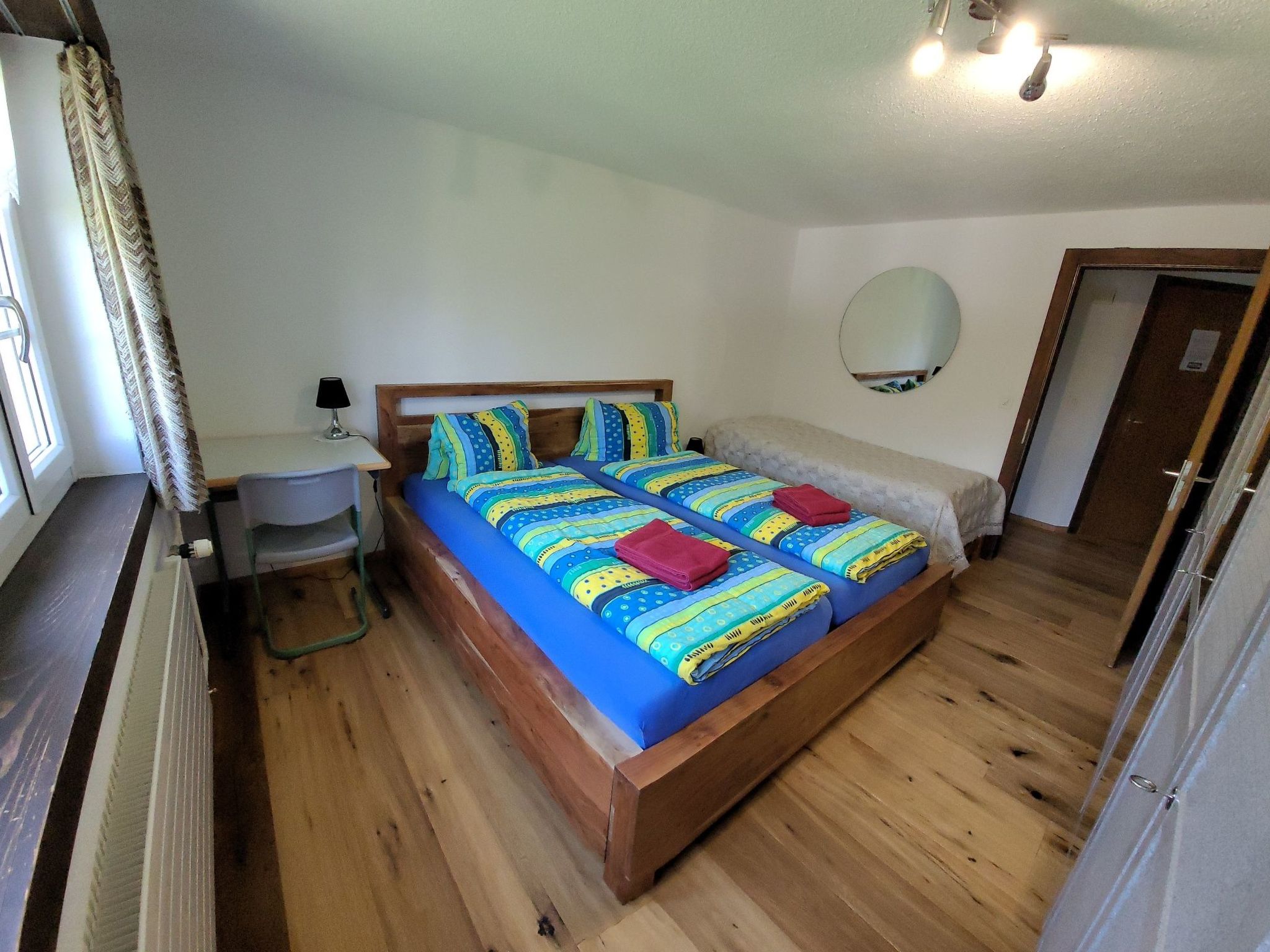 Appartement Casa Buretsch Fry, (Segnas/Disentis), 1629 – Chambre, photo 5 sur 12