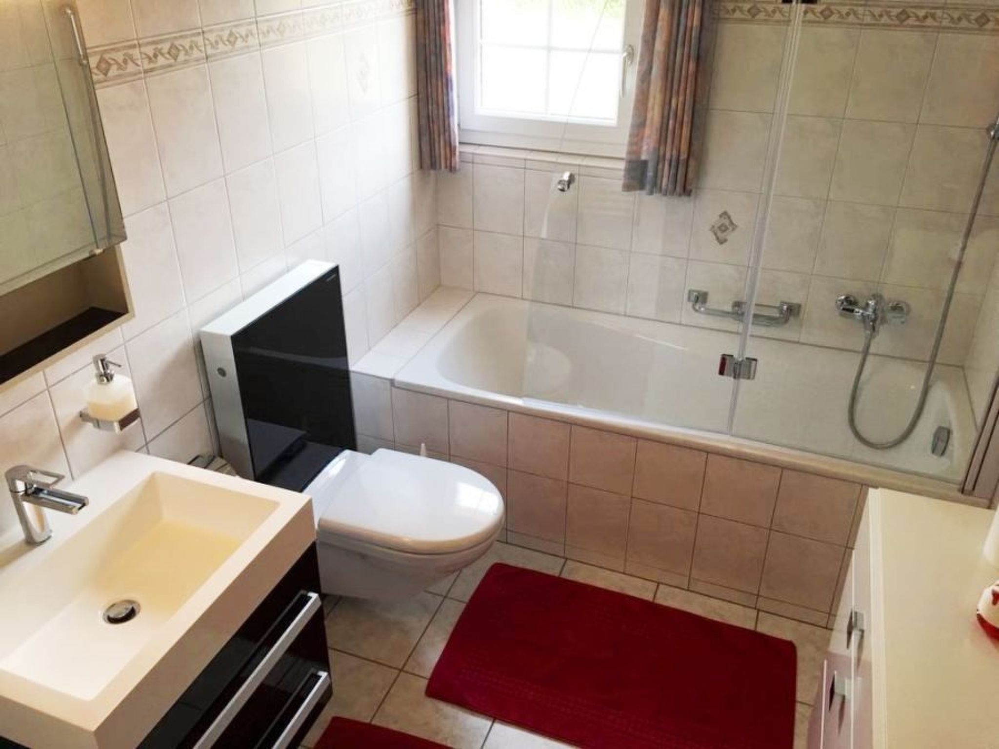 Appartement Casa Buretsch Fry, (Segnas/Disentis), 1629 – Salle de bains, photo 7 sur 12