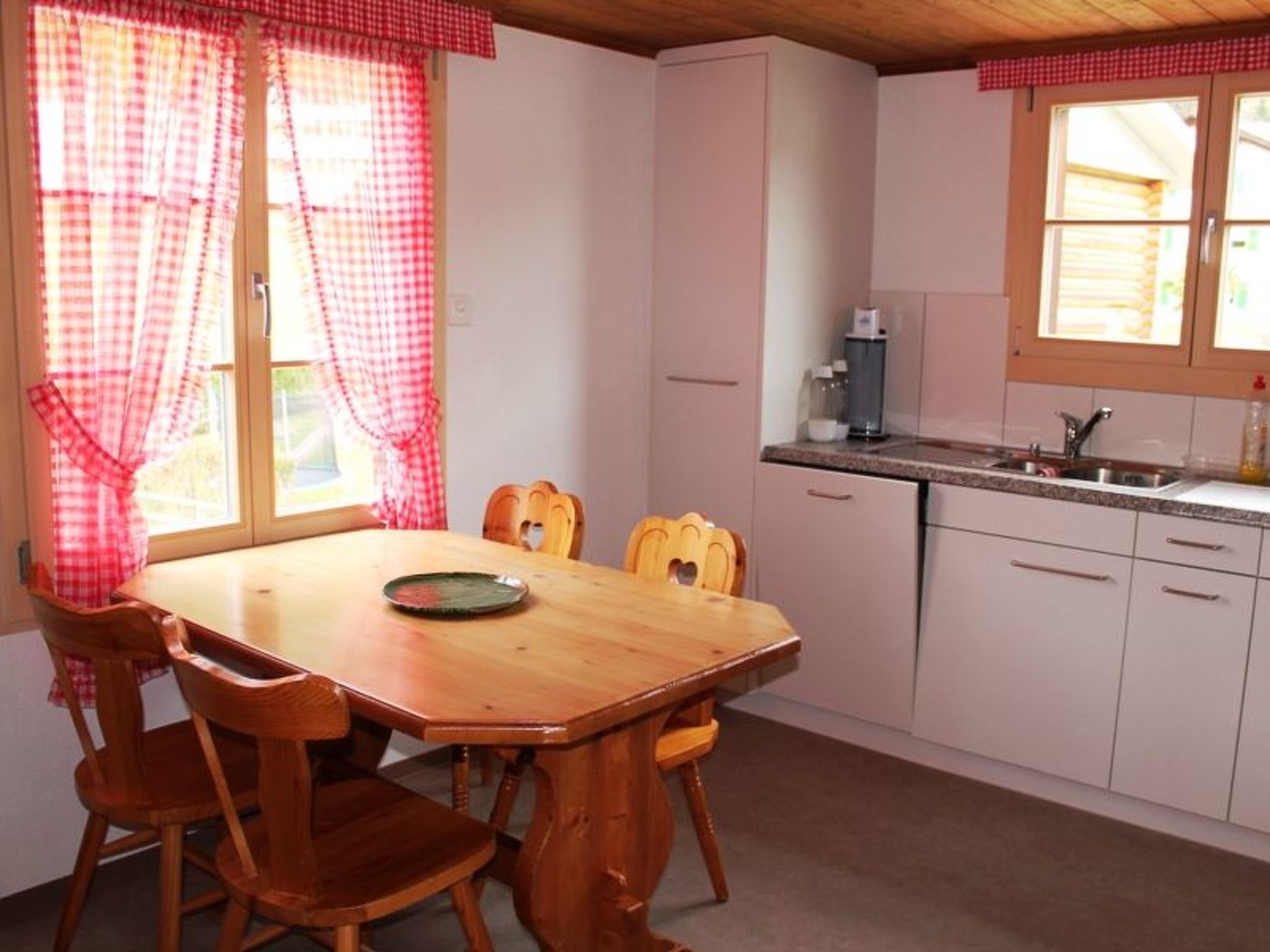 Appartement Chalet Scaletta de Castelberg, (Disentis/Mustér), 1018 – Cuisine et coin repas, photo 22 sur 26